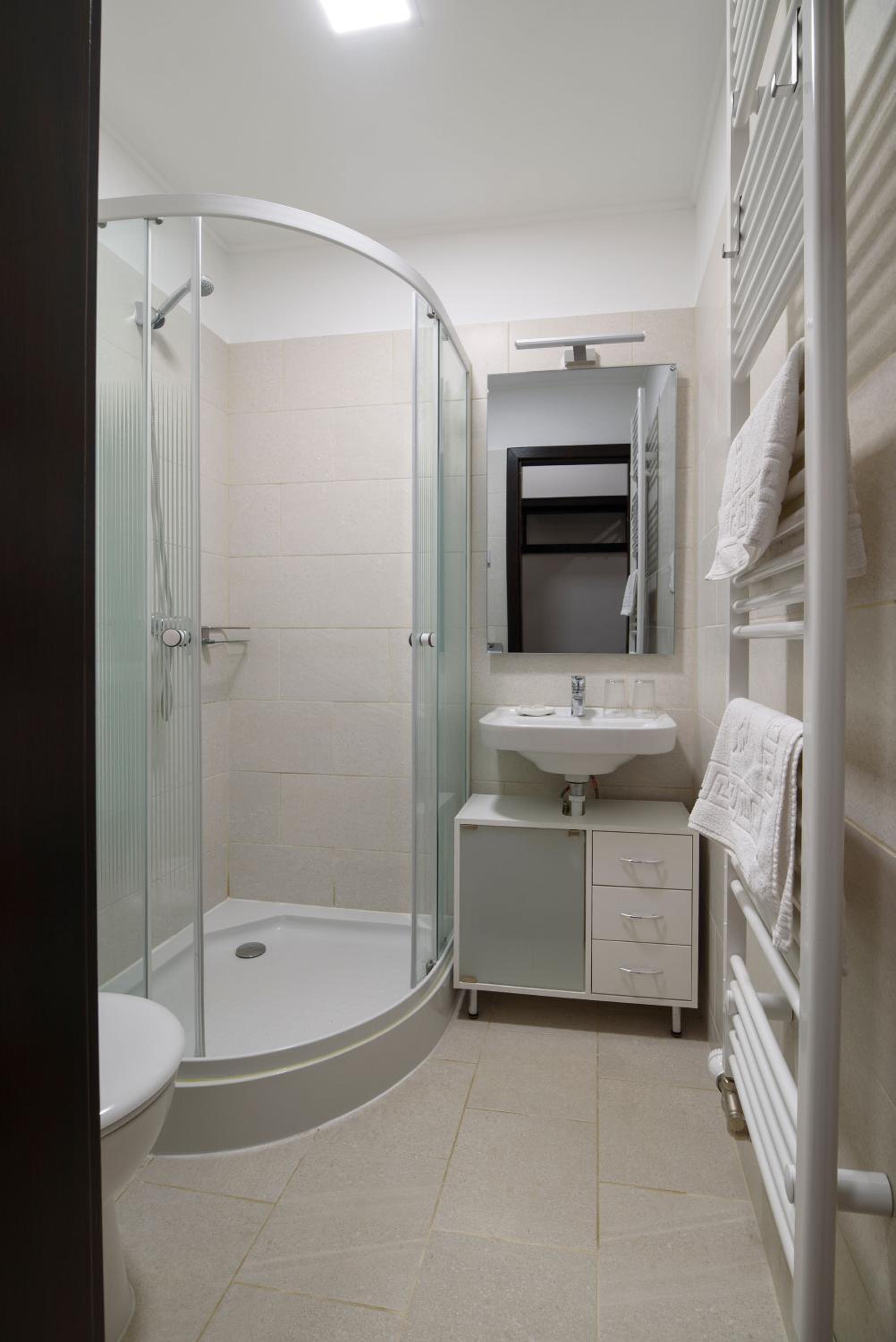 Double Room with Private Bathroom photo 3