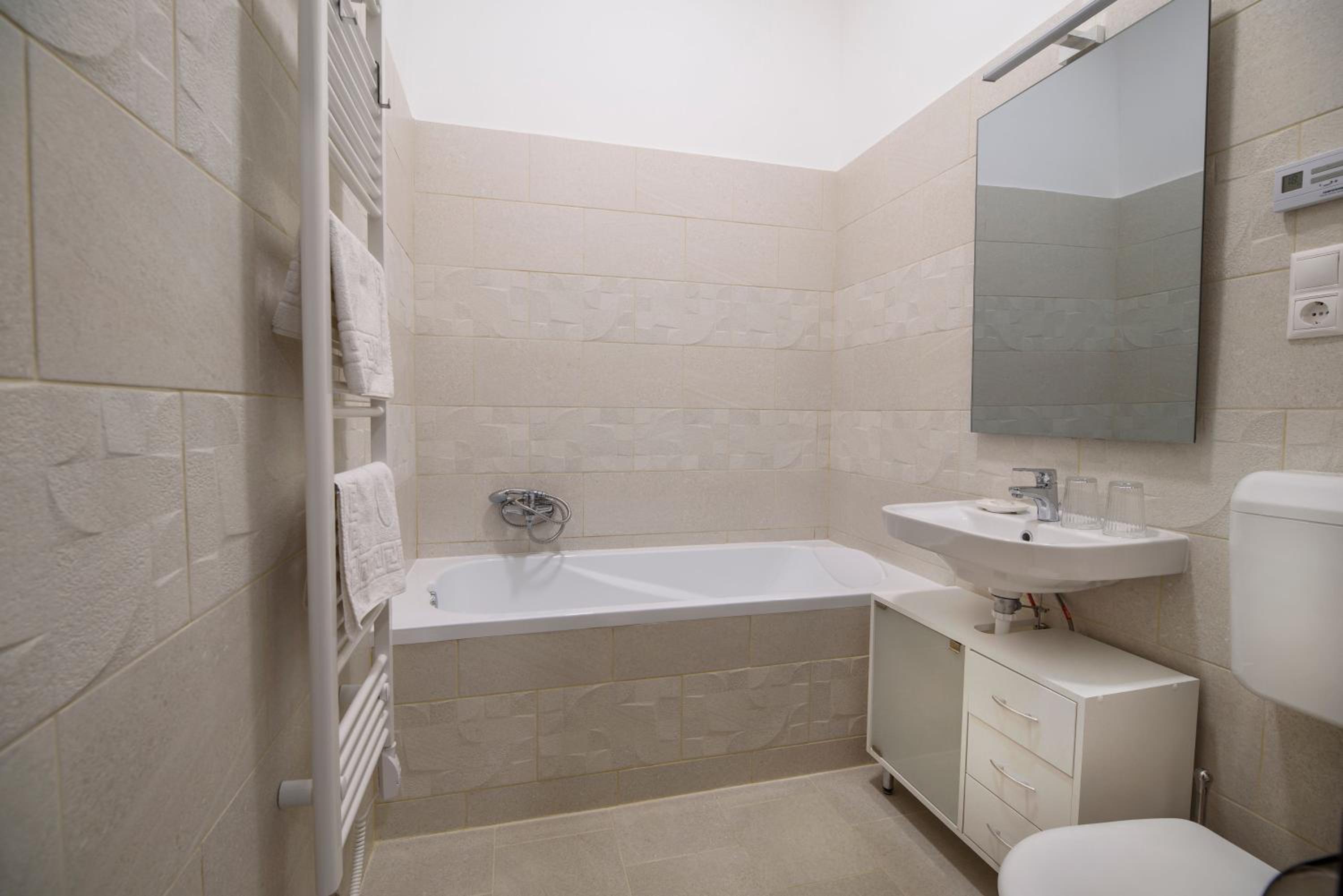 Large Double Room photo 3