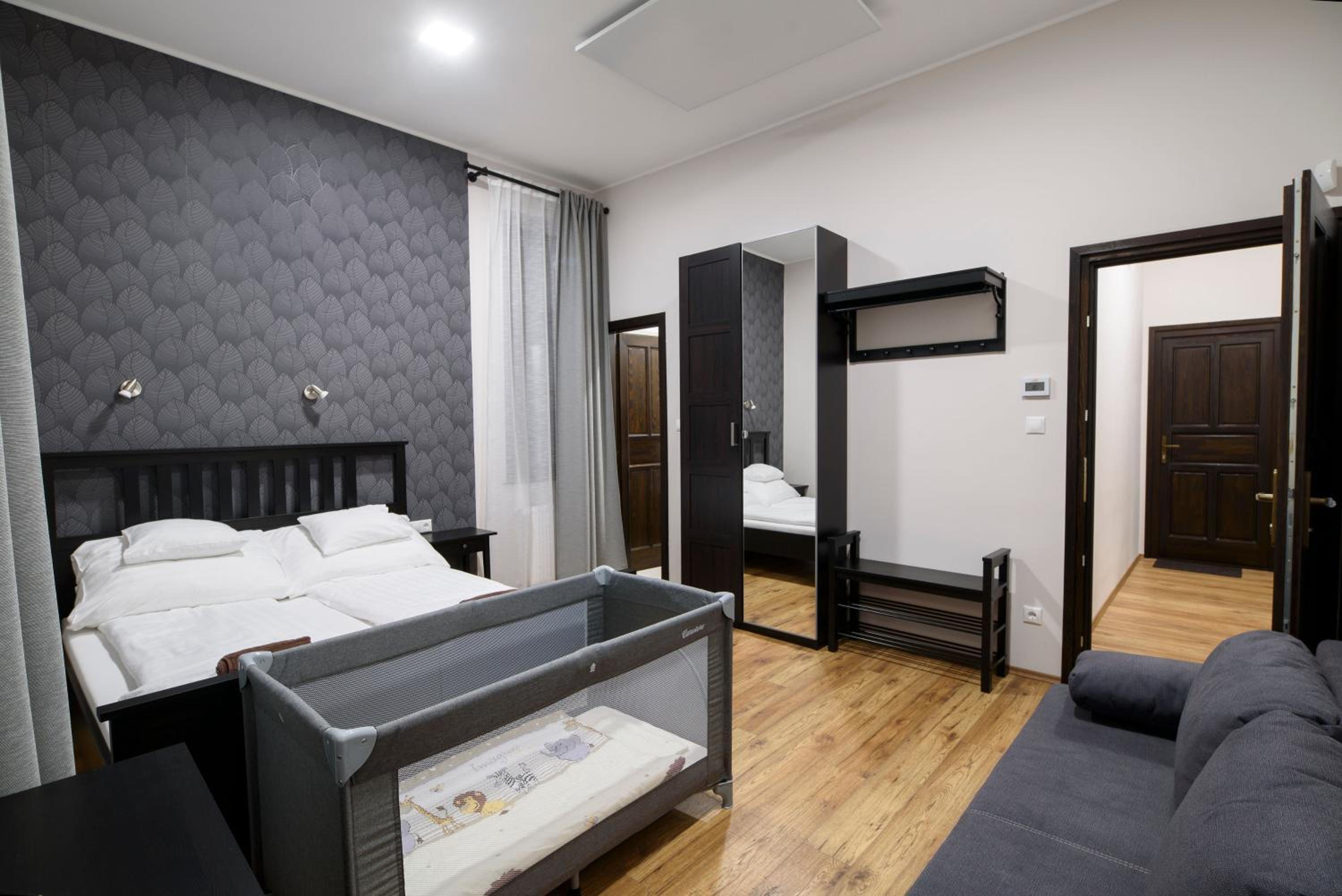 Large Double Room photo 2