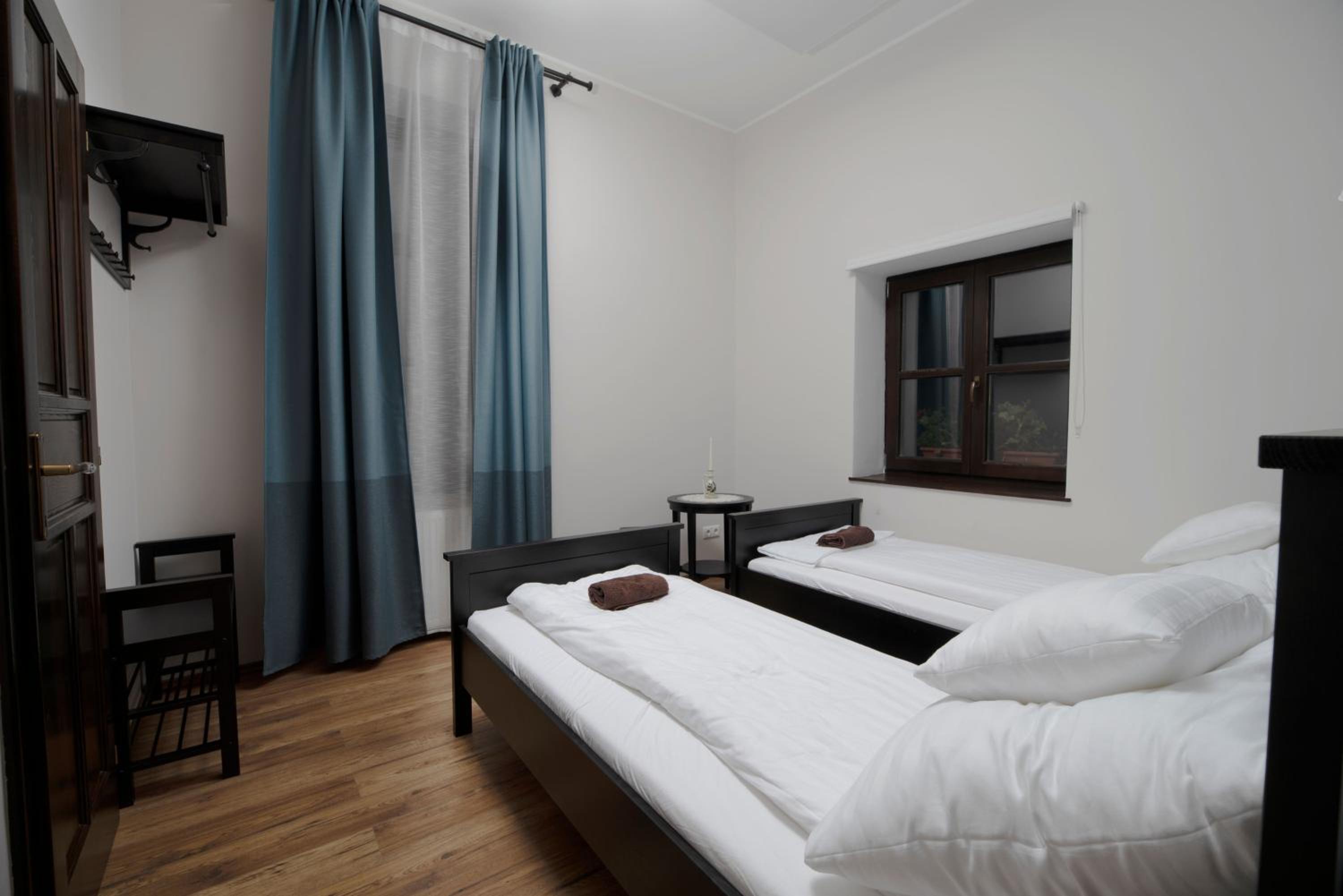 Twin Room with Private Bathroom photo 2
