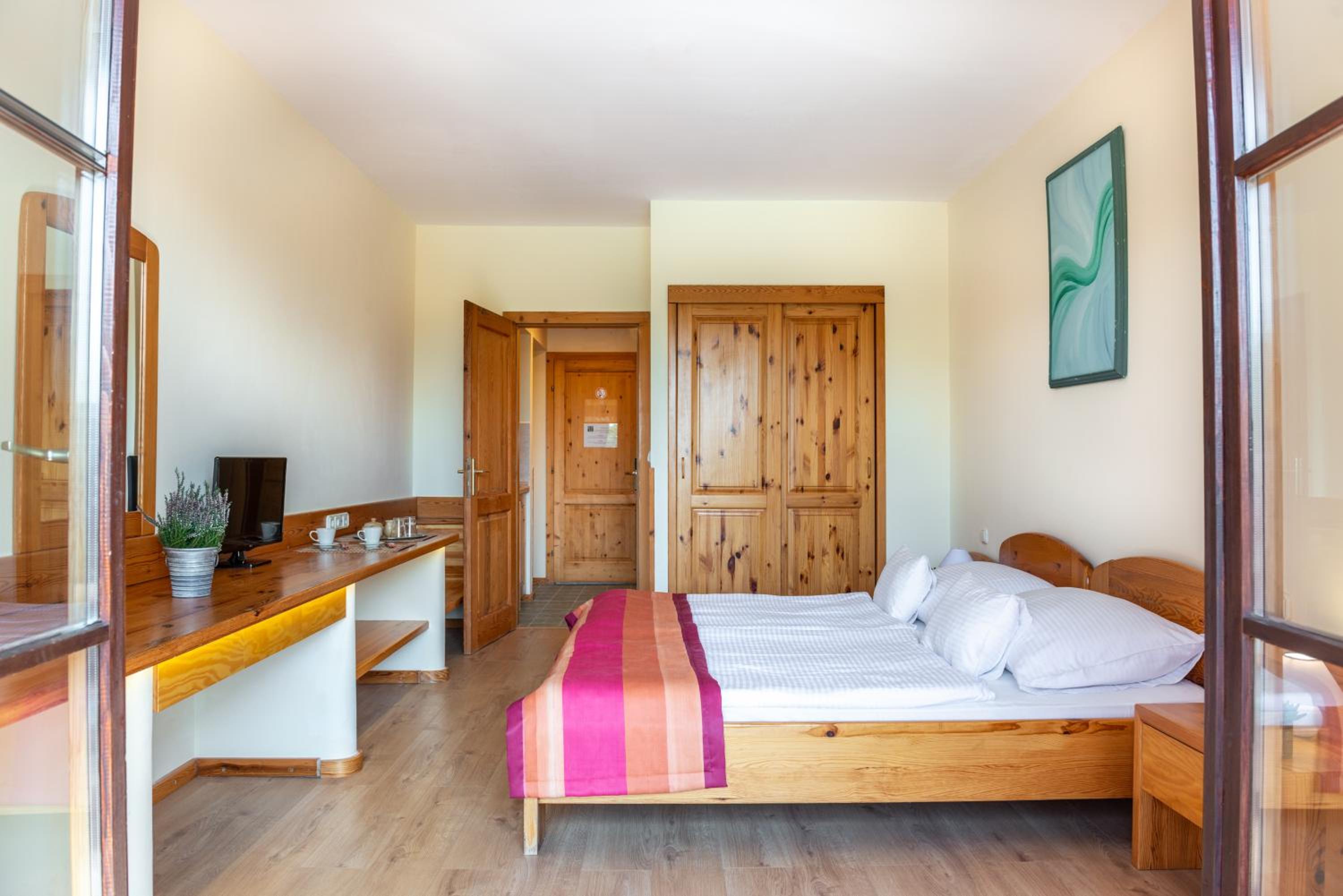 Standard Double Room - Photo 2