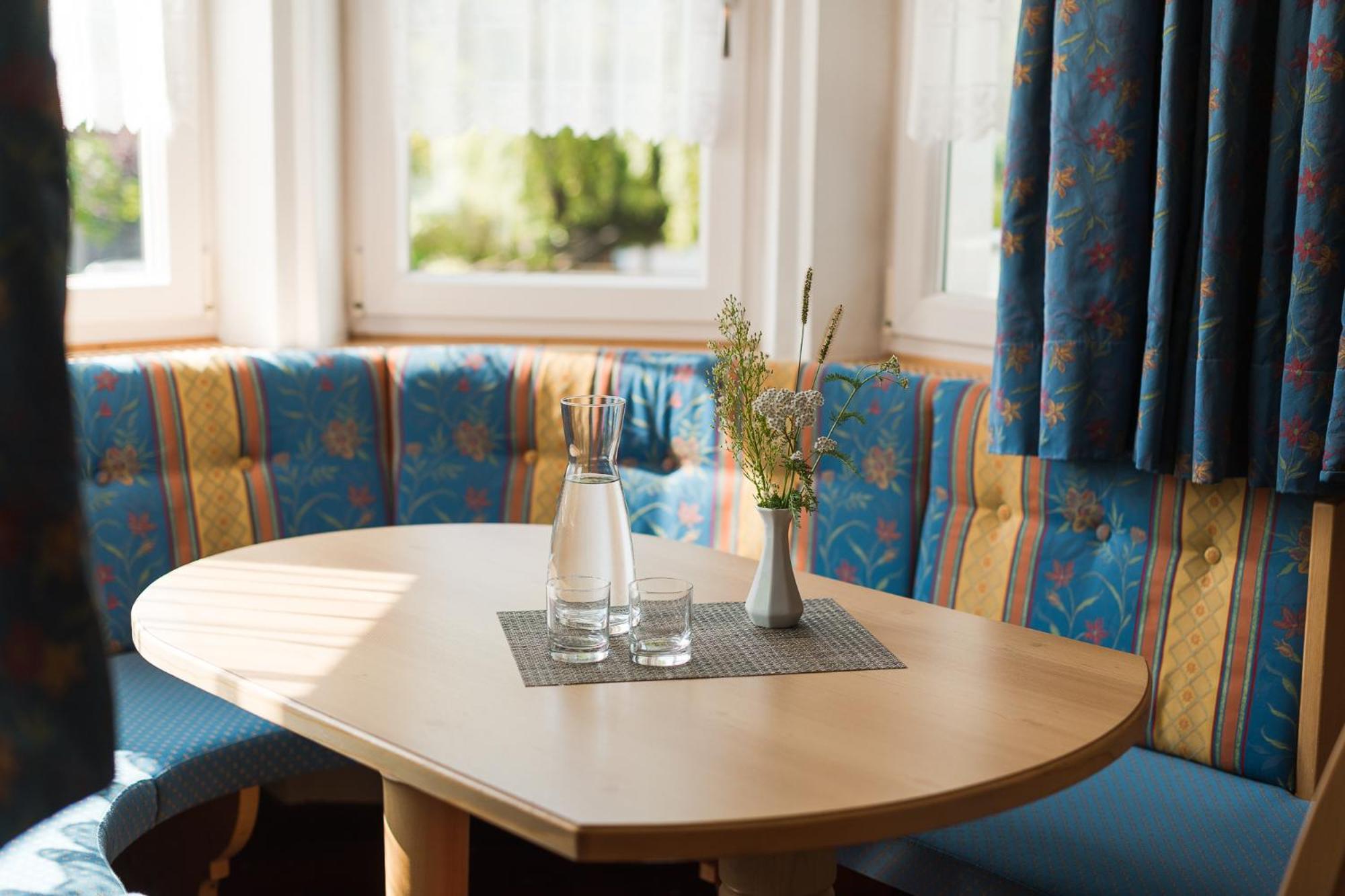 Suite with Balcony and Mountain View photo 2