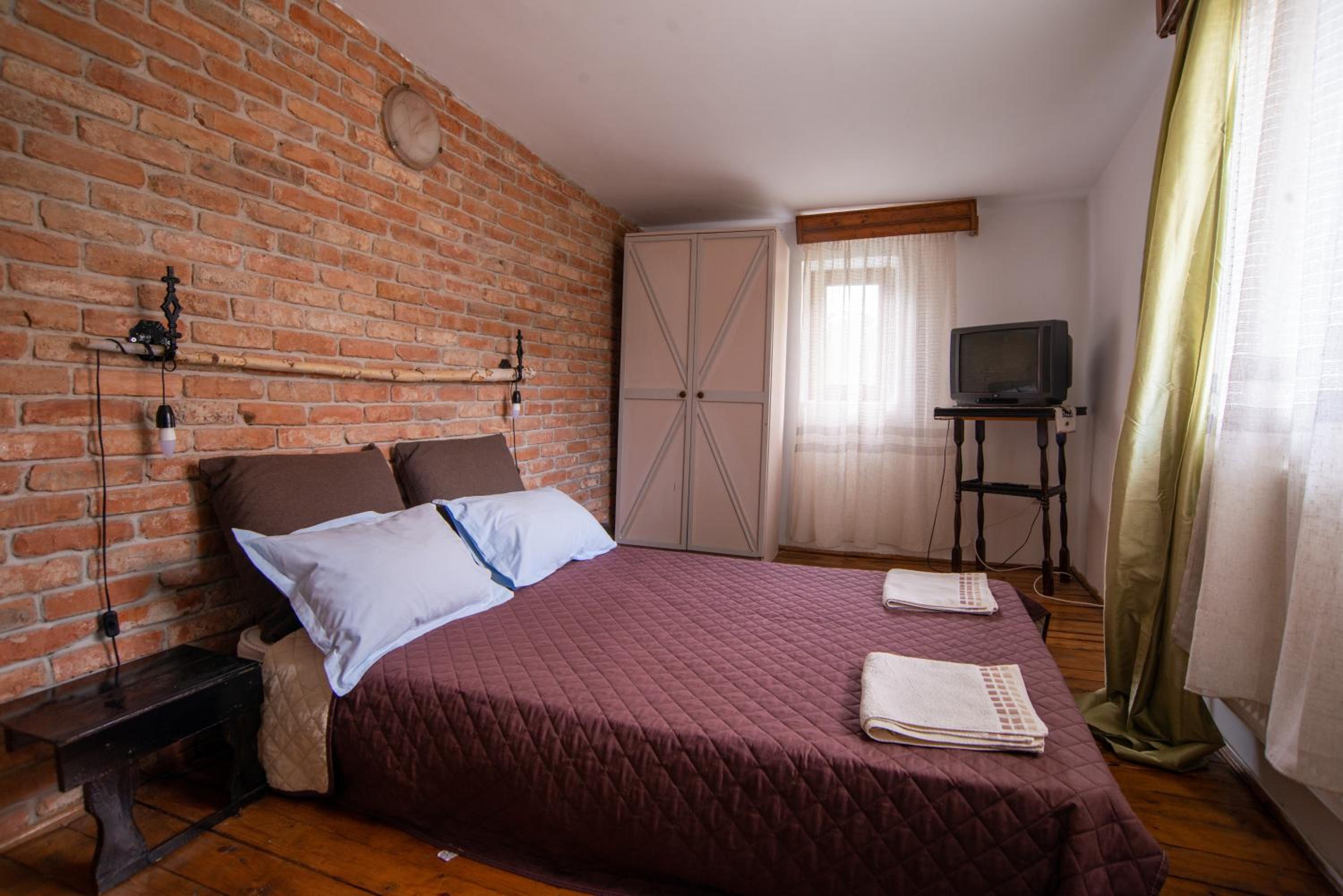 One-Bedroom Apartment - Photo 1