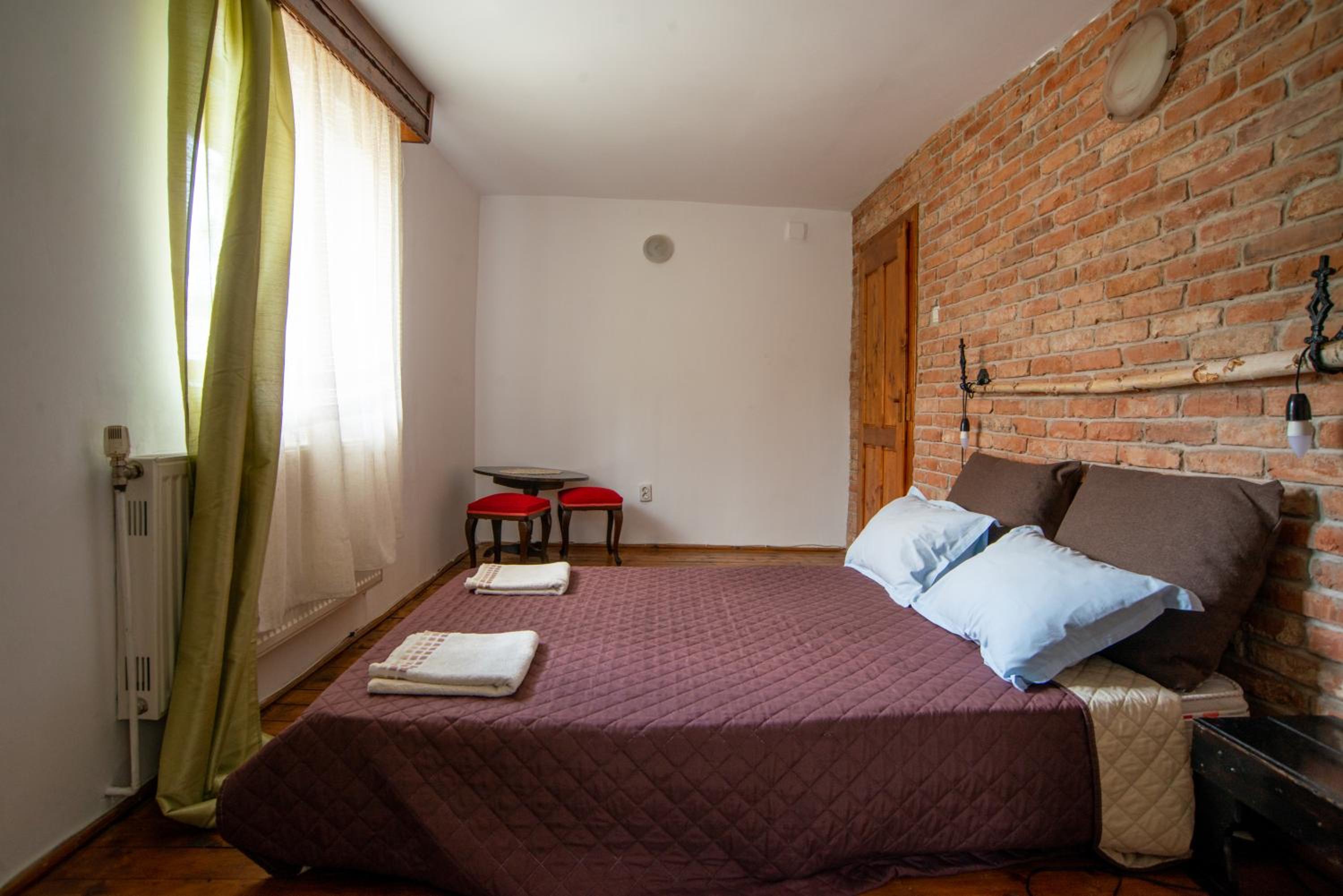 One-Bedroom Apartment - Photo 6