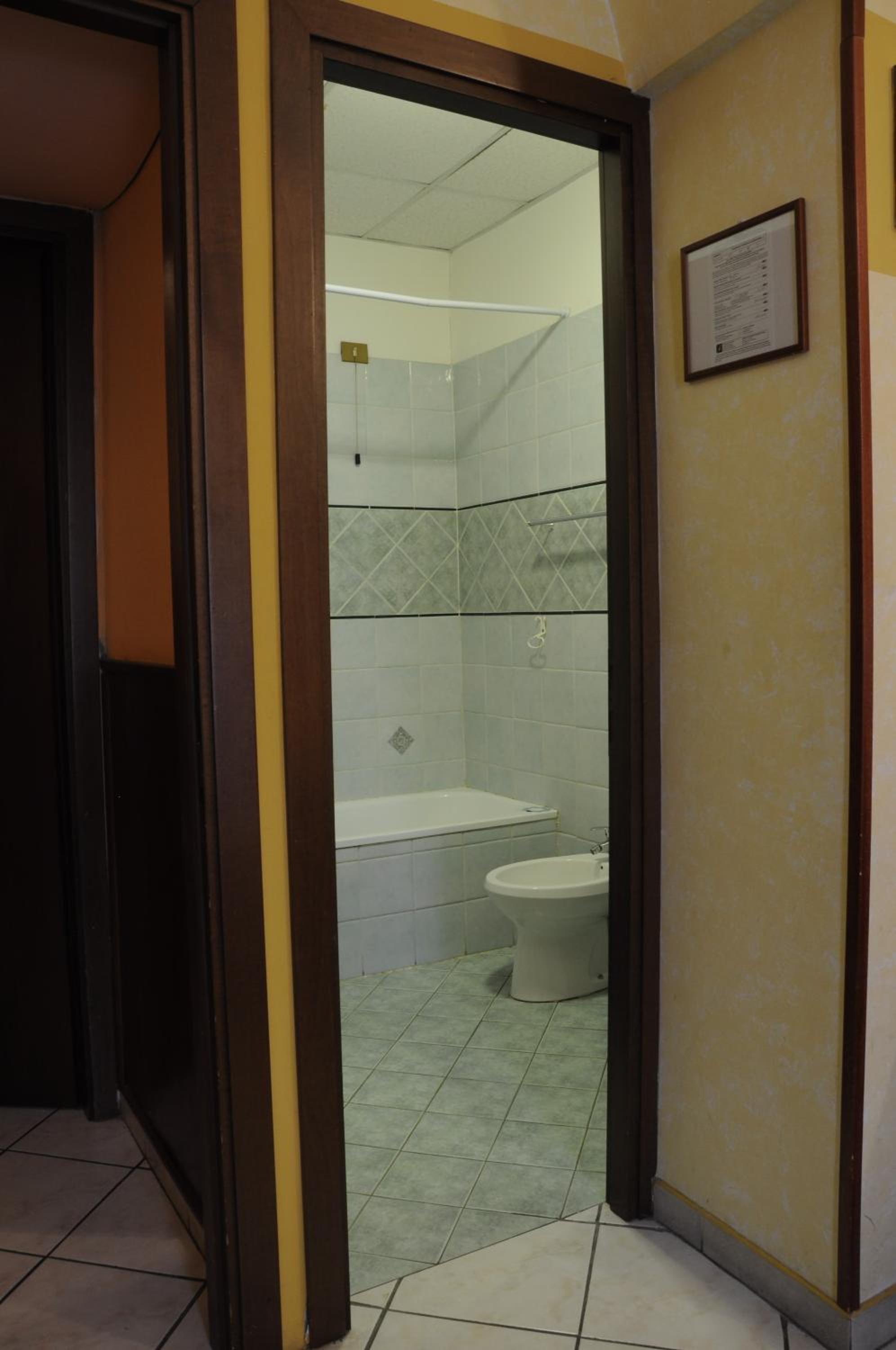 Single Room with Private Bathroom photo 3