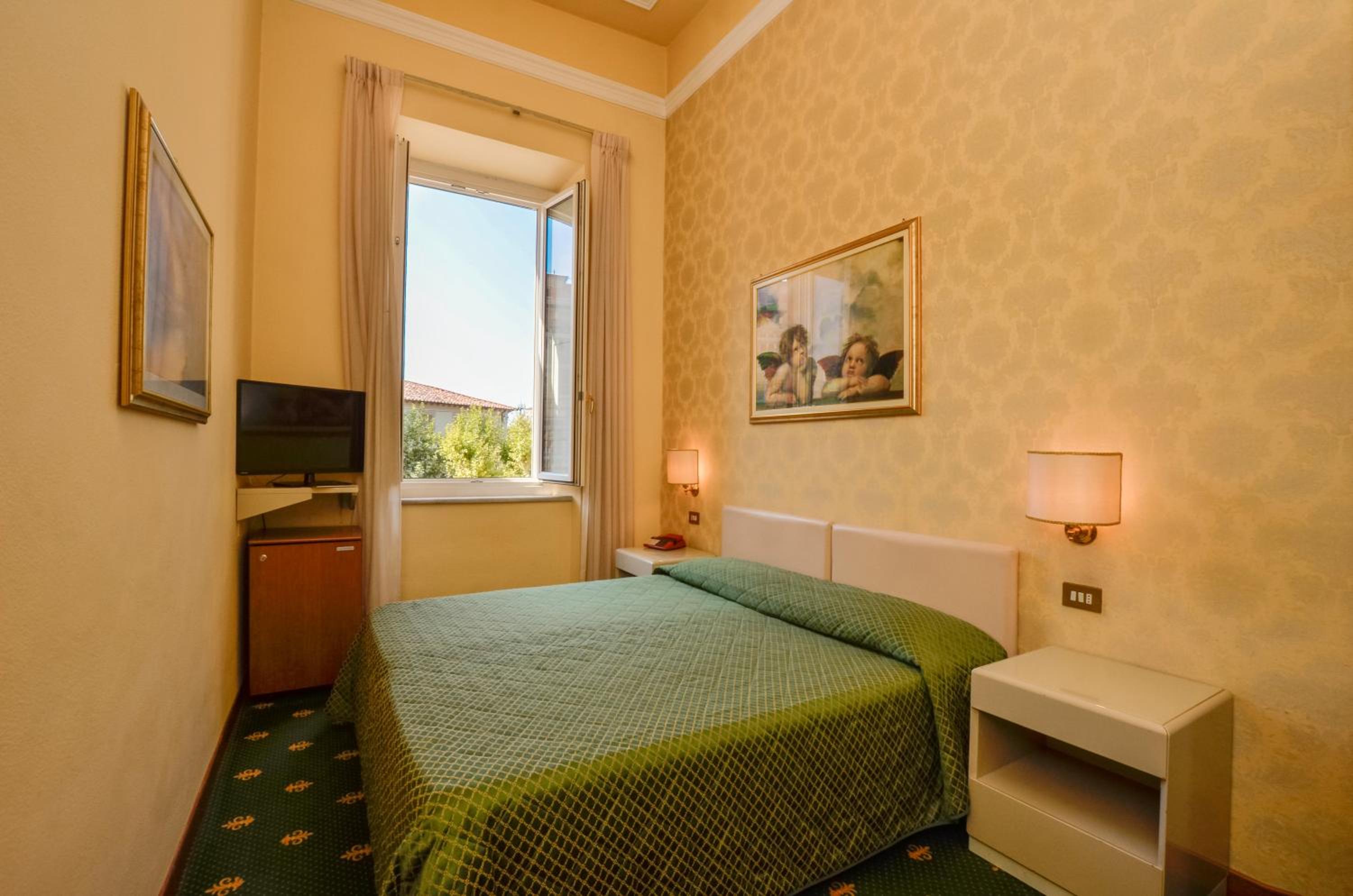 Standard Double Room photo 2