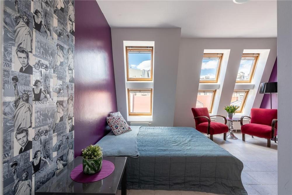 Studio Apartment - Photo 2