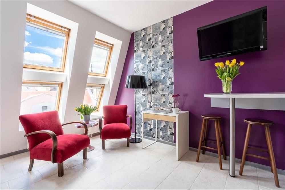 Studio Apartment - Photo 3