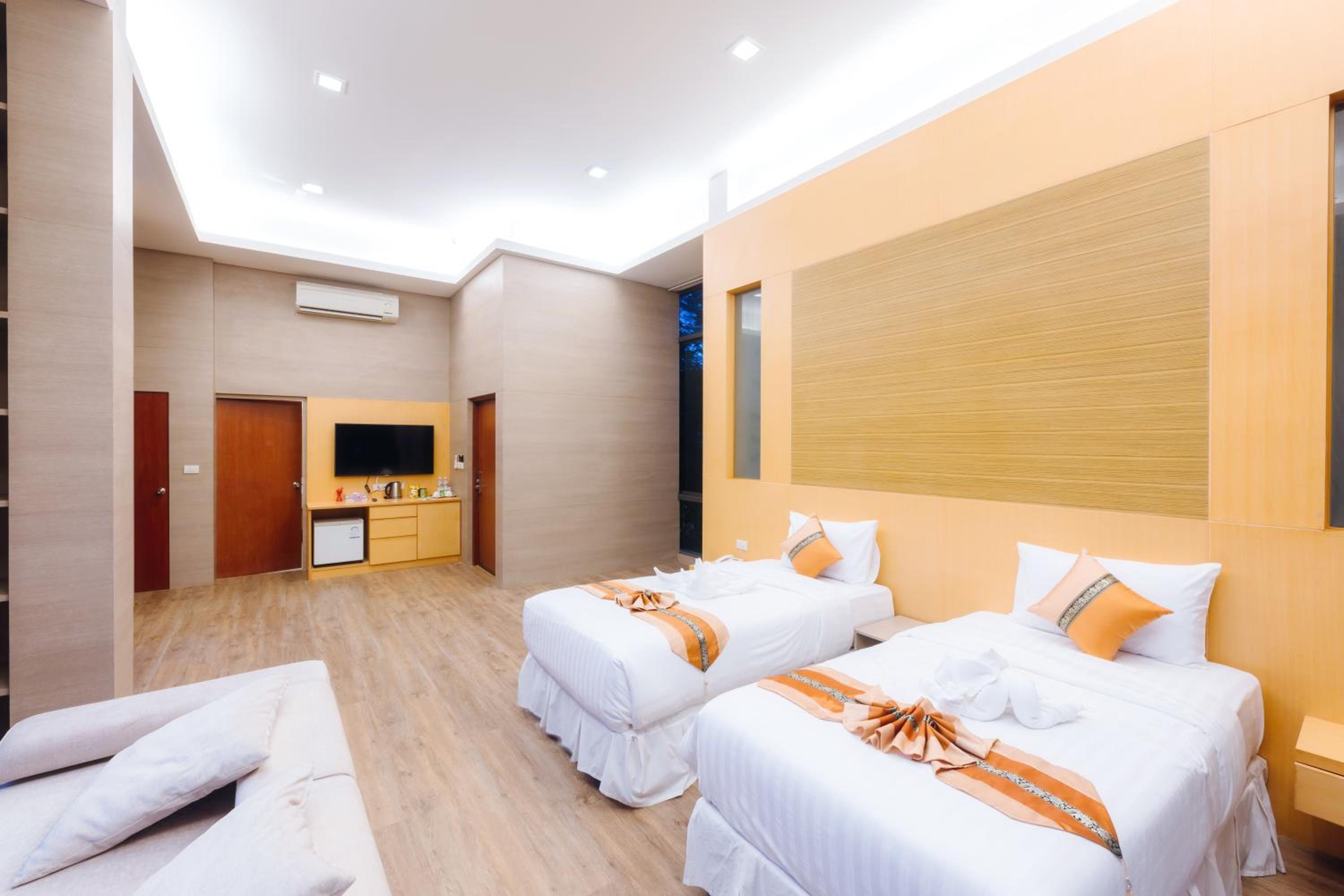 Deluxe Double or Twin Room - Photo 17