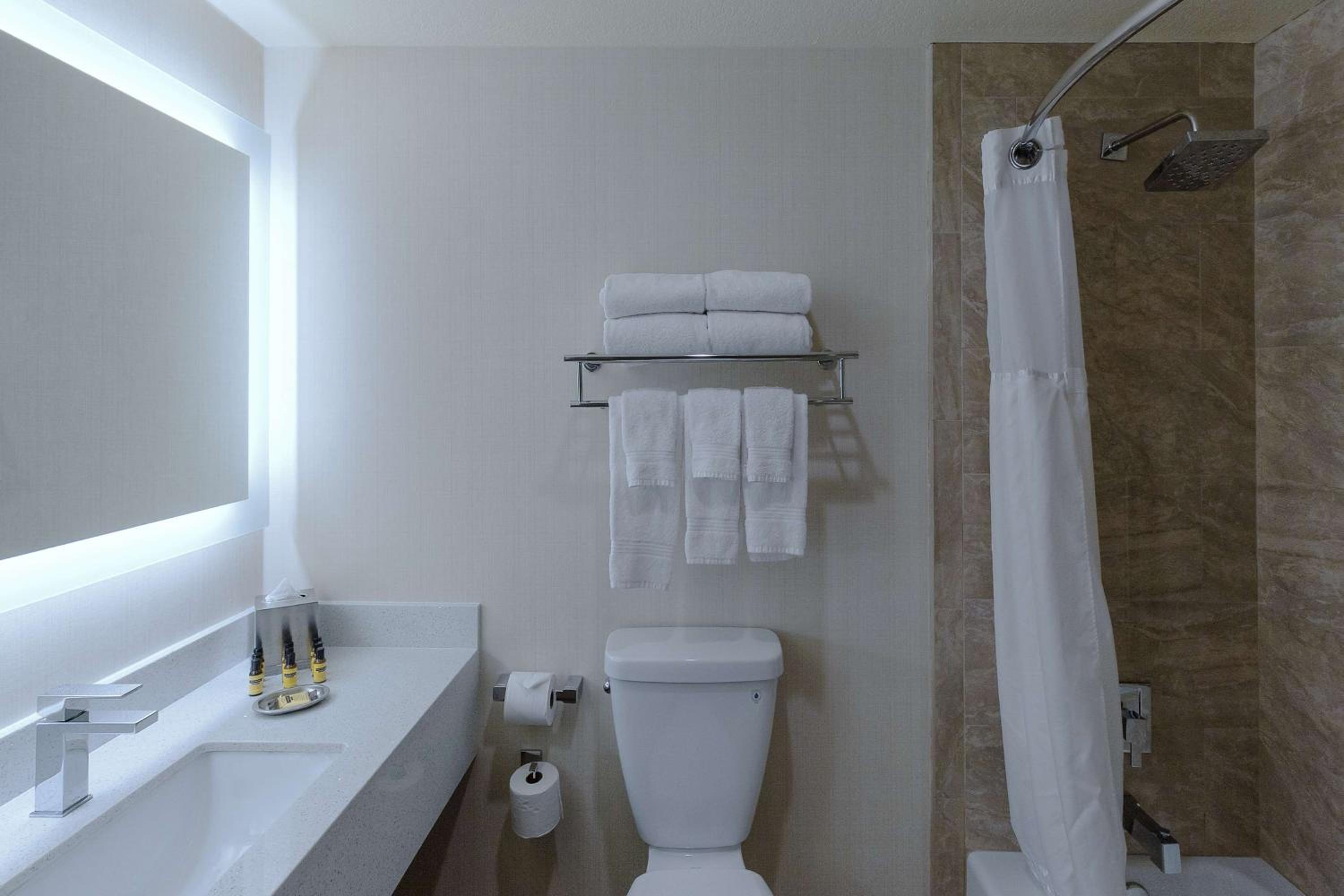 Queen Room with Courtyard View - Photo 2