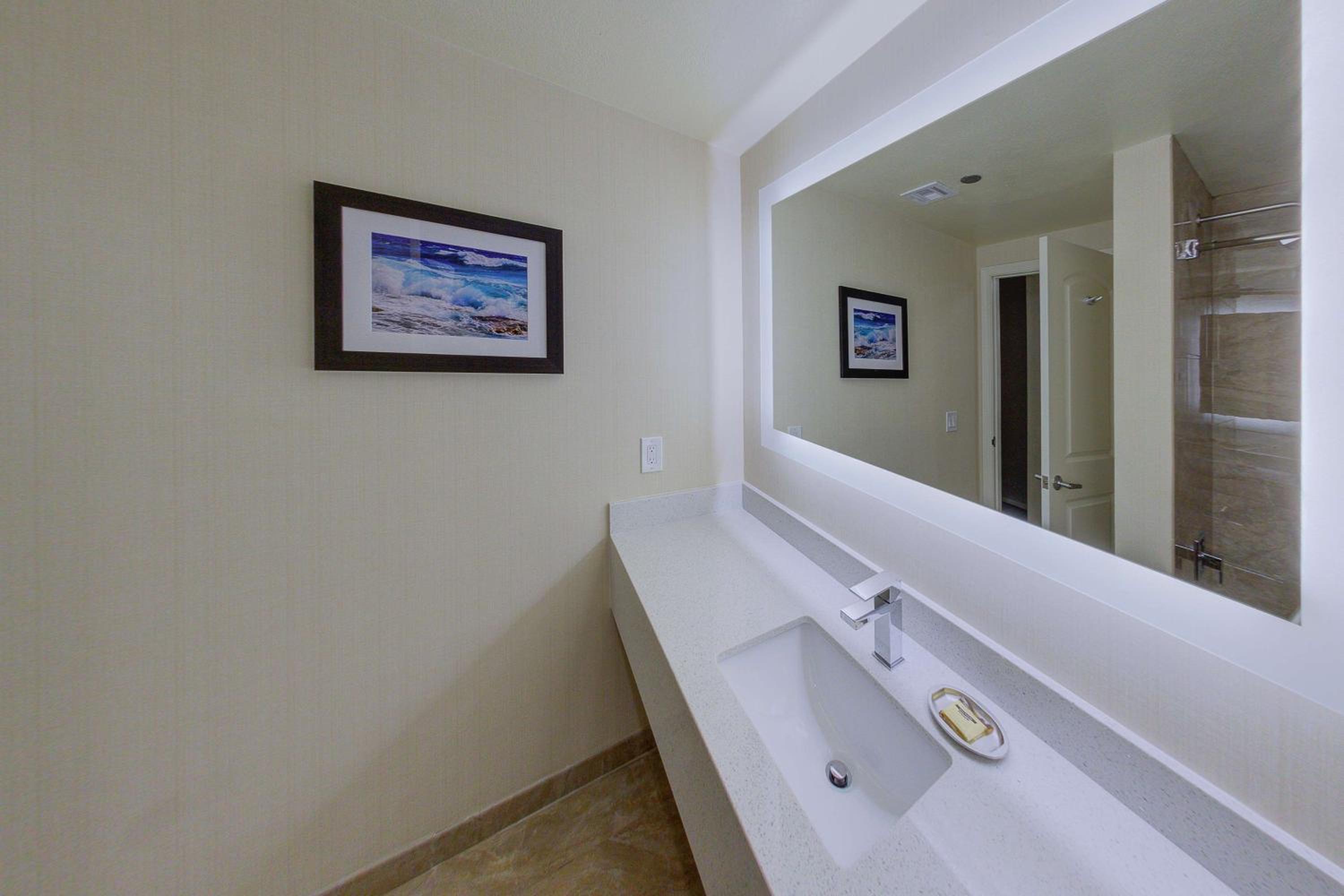 Queen Room with Courtyard View - Photo 7