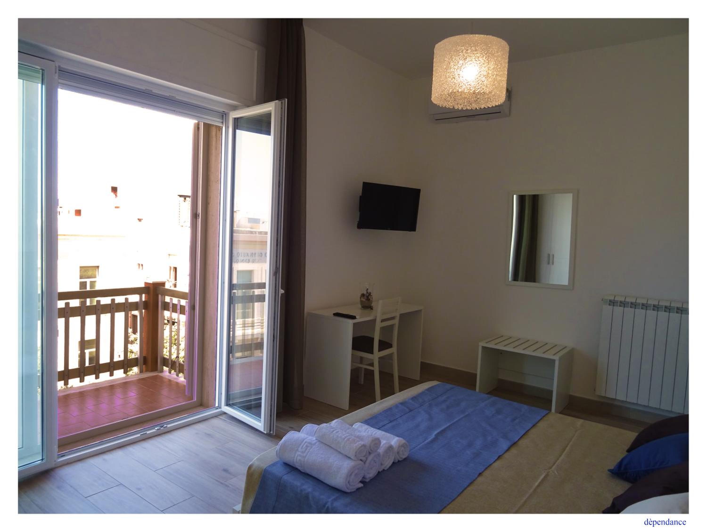 Double Room with Sea View - Photo 6