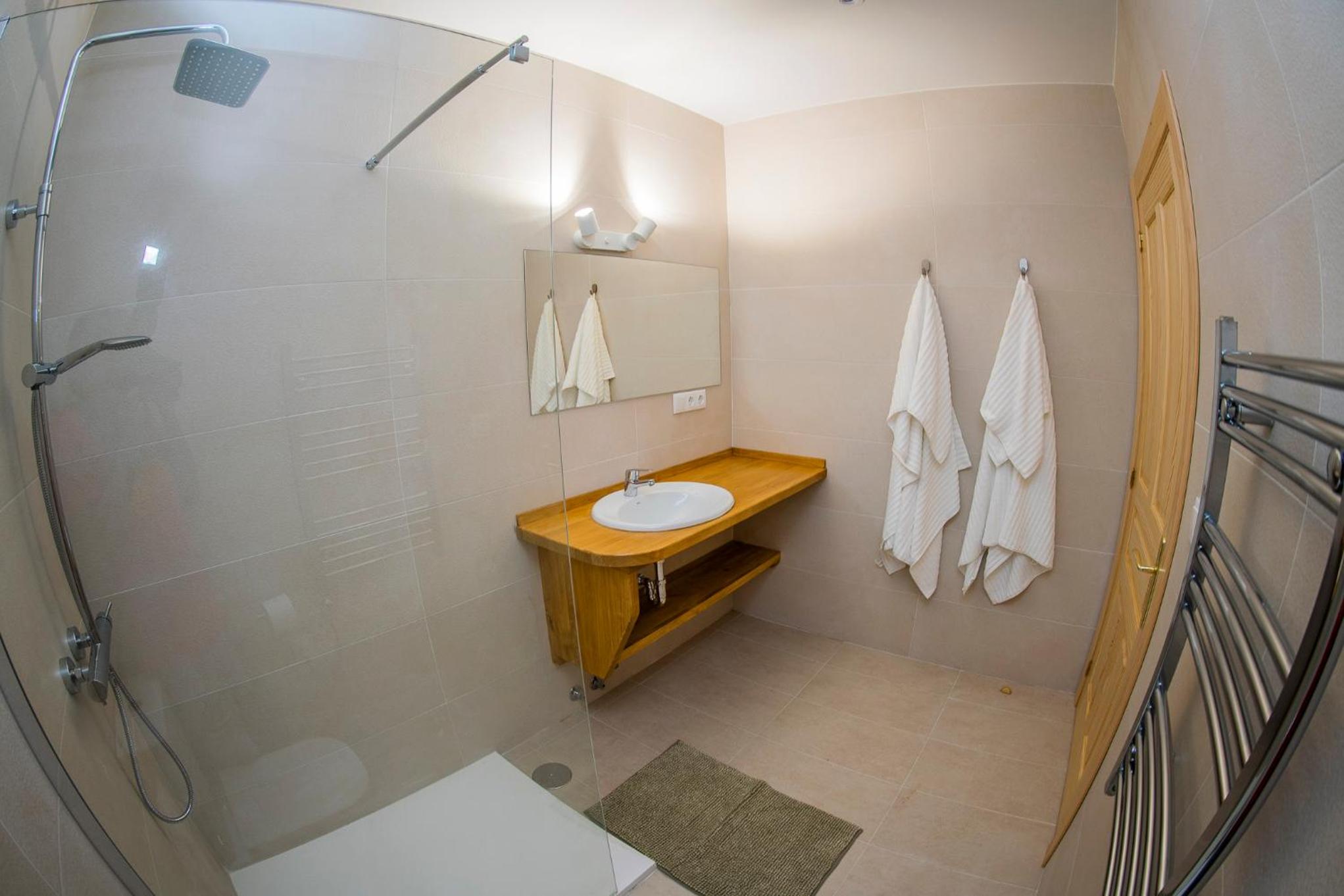 One-Bedroom Apartment - Photo 2