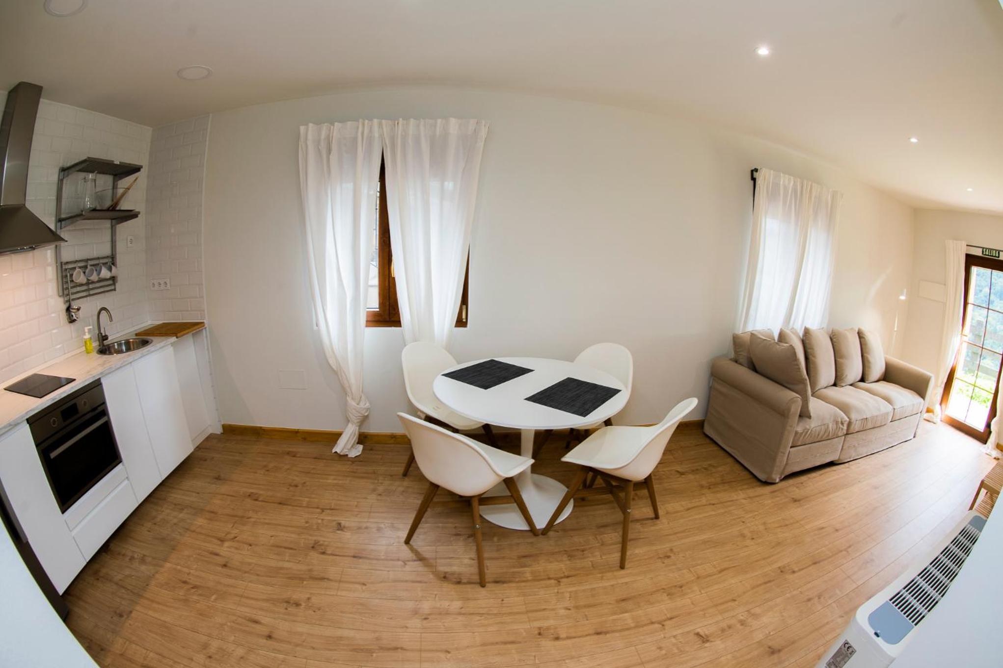One-Bedroom Apartment - Photo 5