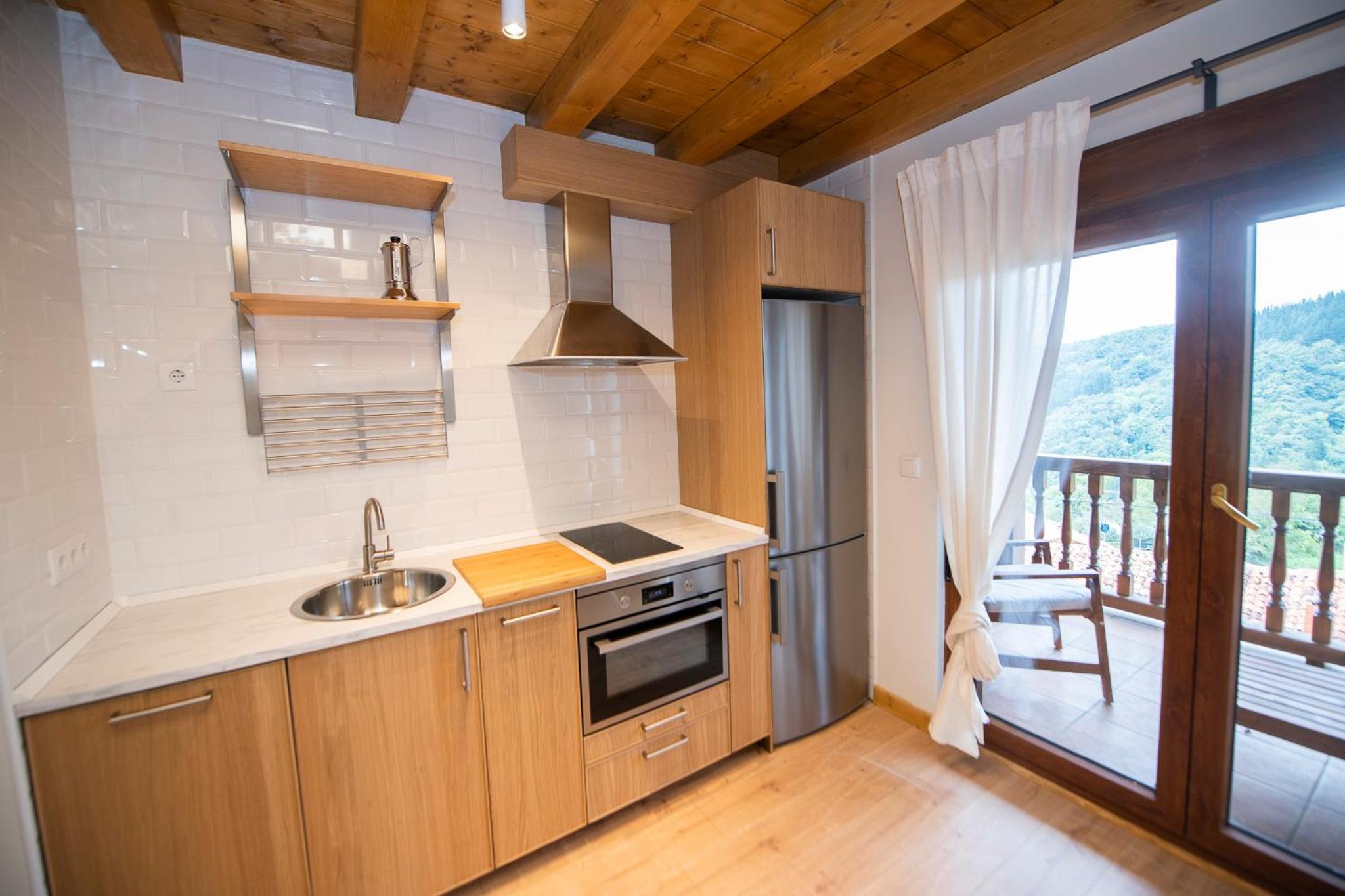 Apartment with Terrace - Photo 18