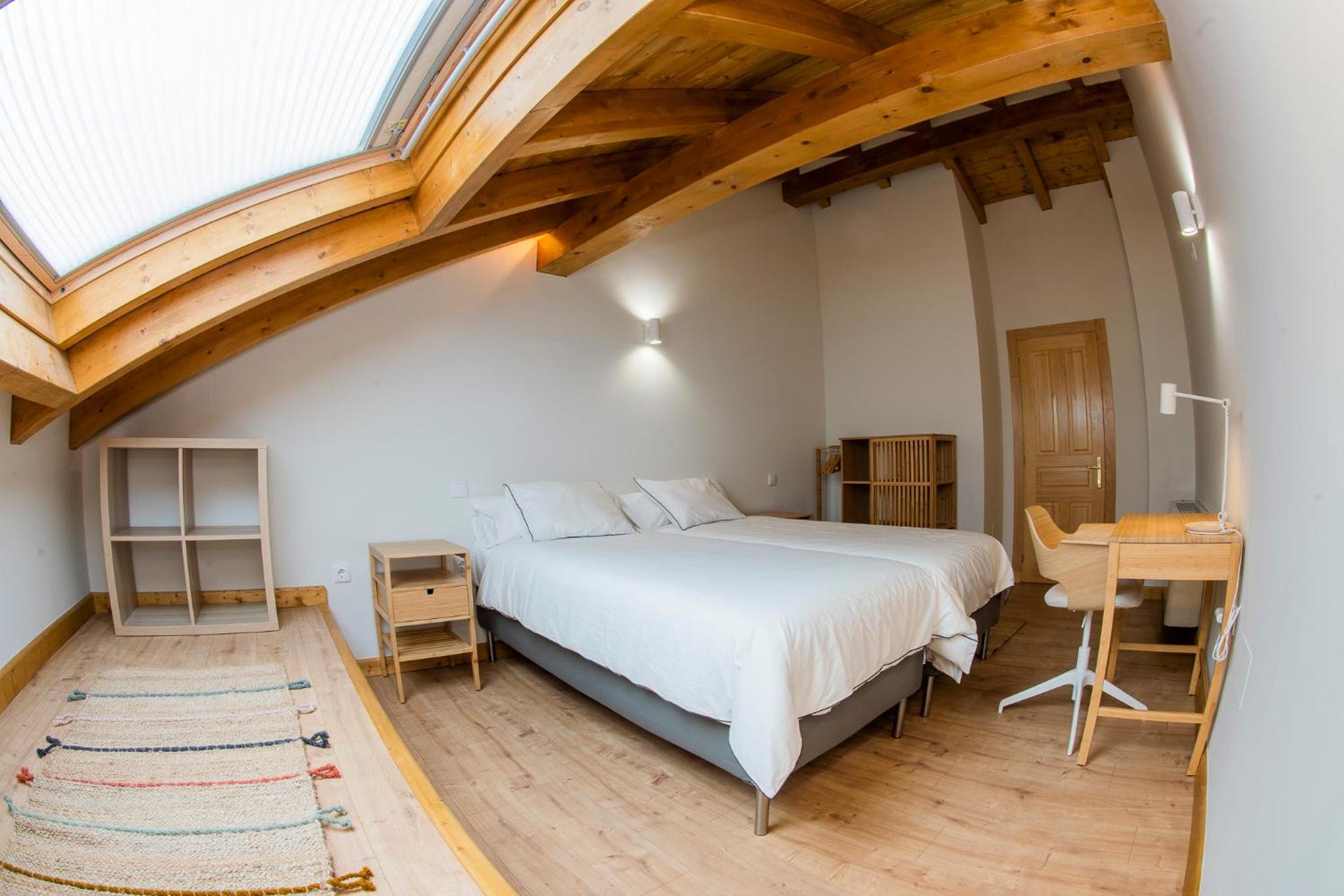 Apartment with Terrace - Photo 2