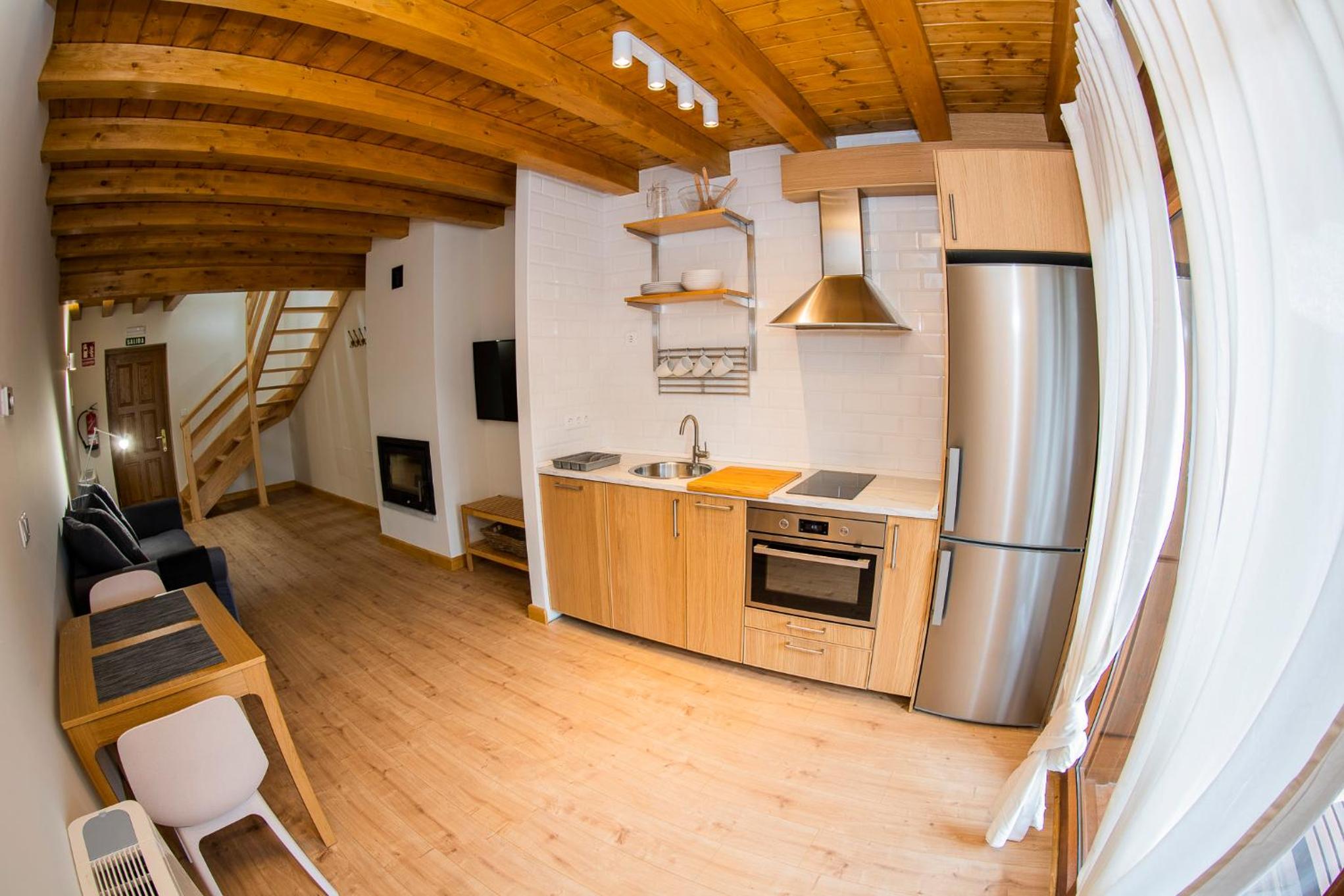 Apartment with Terrace - Photo 8