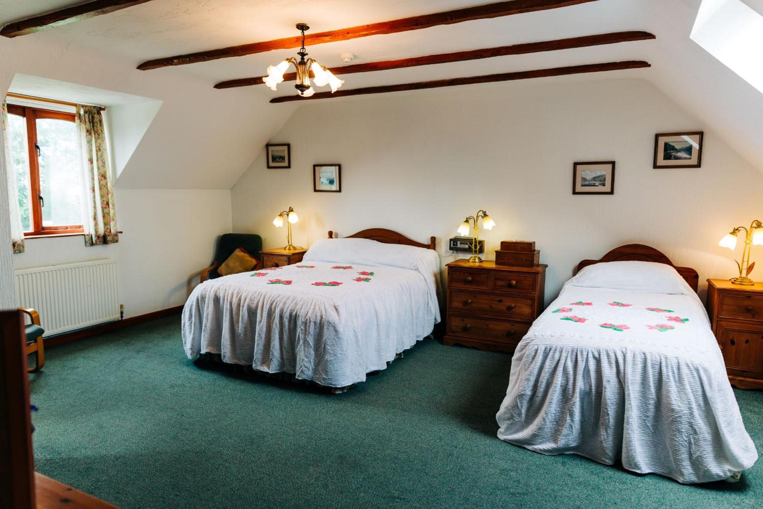 Standard Twin Room - Photo 1