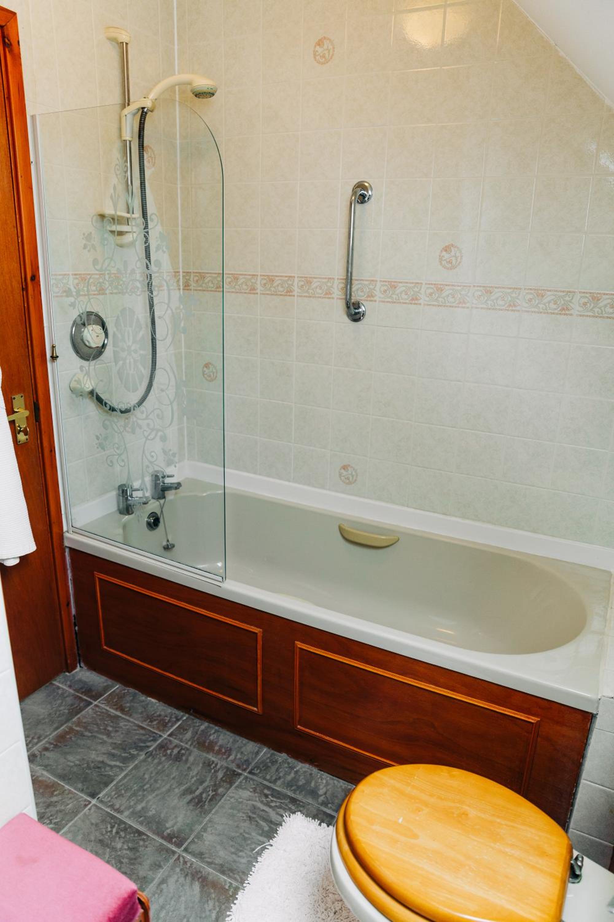 Standard Twin Room - Photo 7