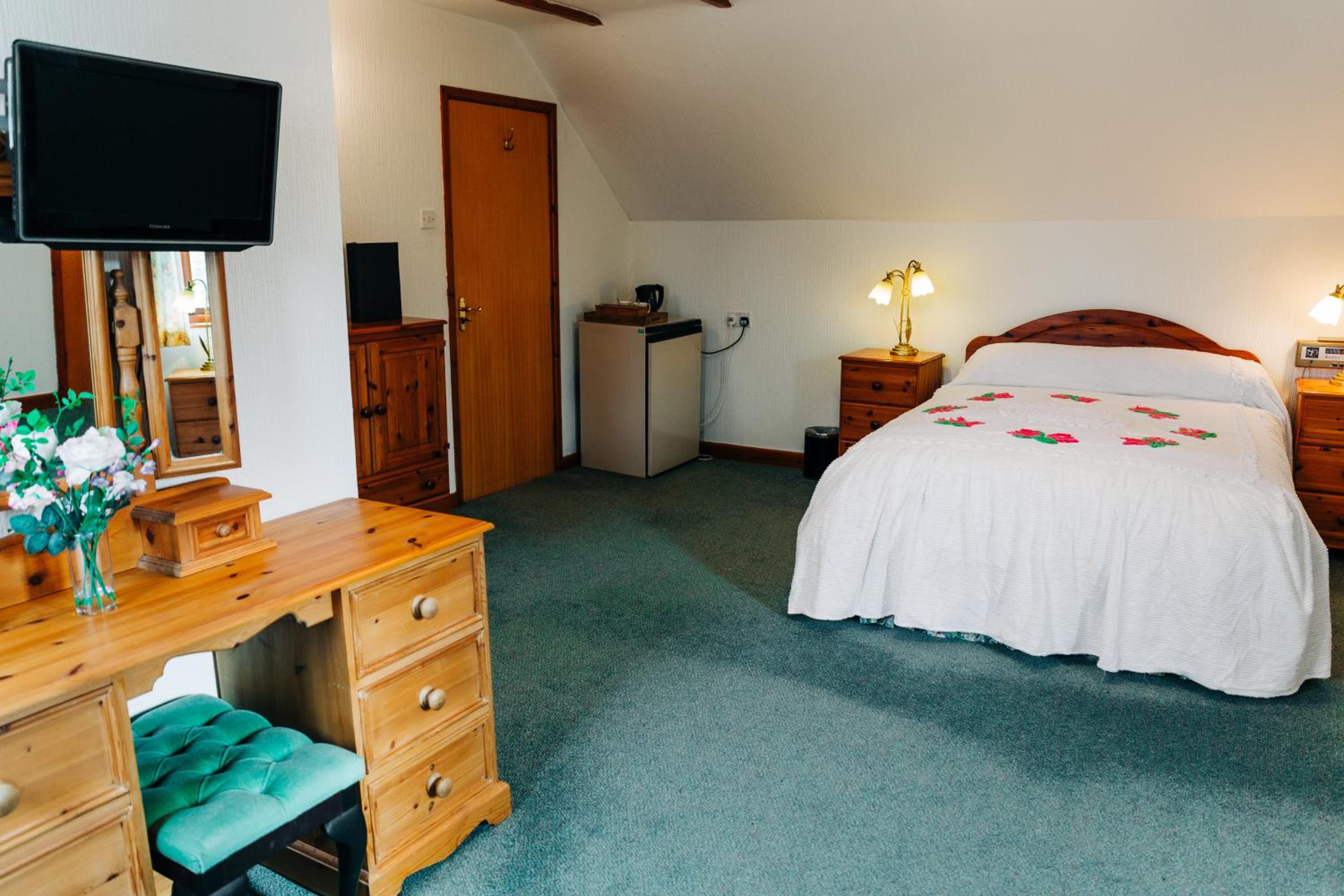 Twin Room with Bath photo 1