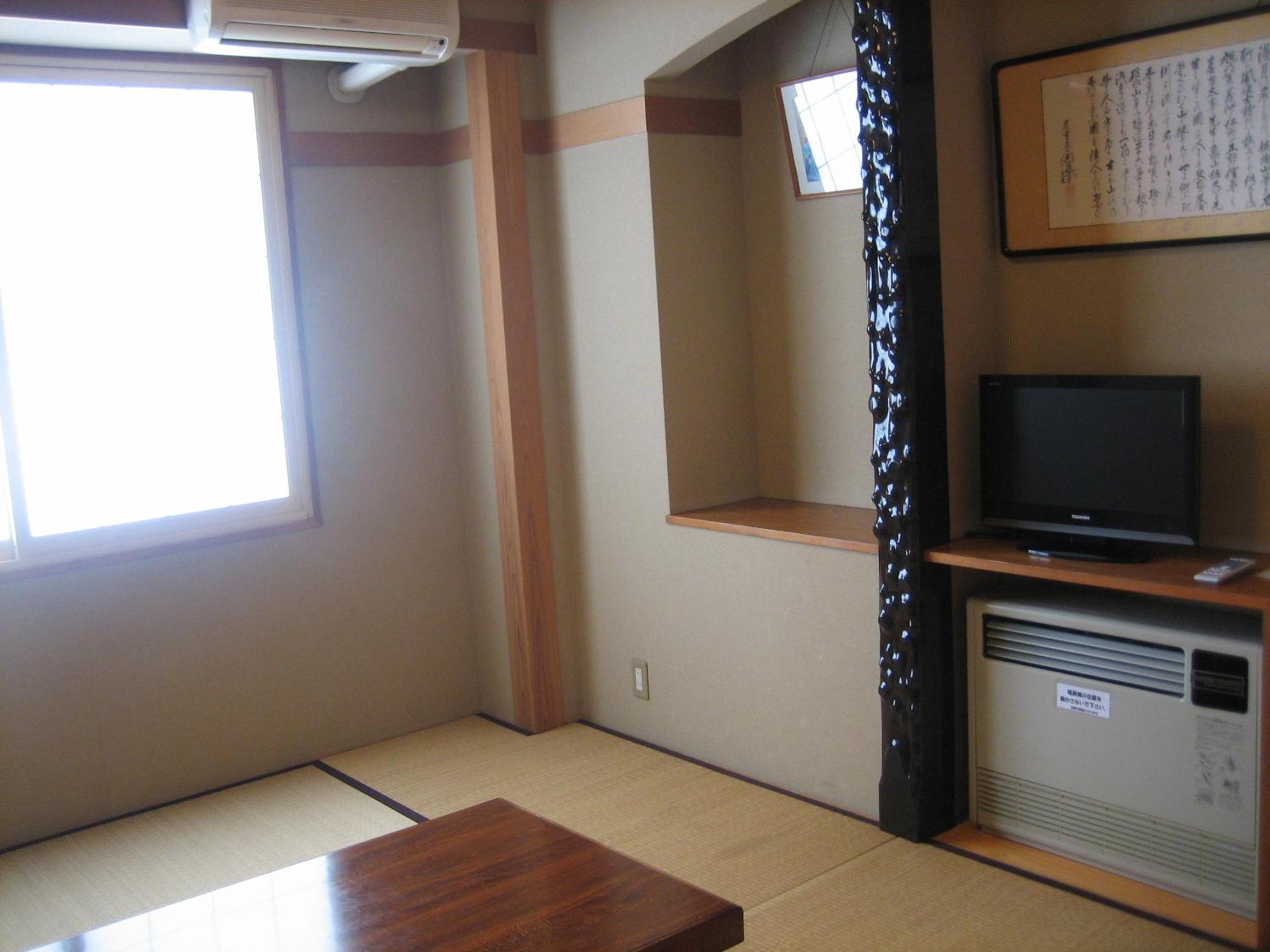 Standard Twin Room with Mountain View photo 2