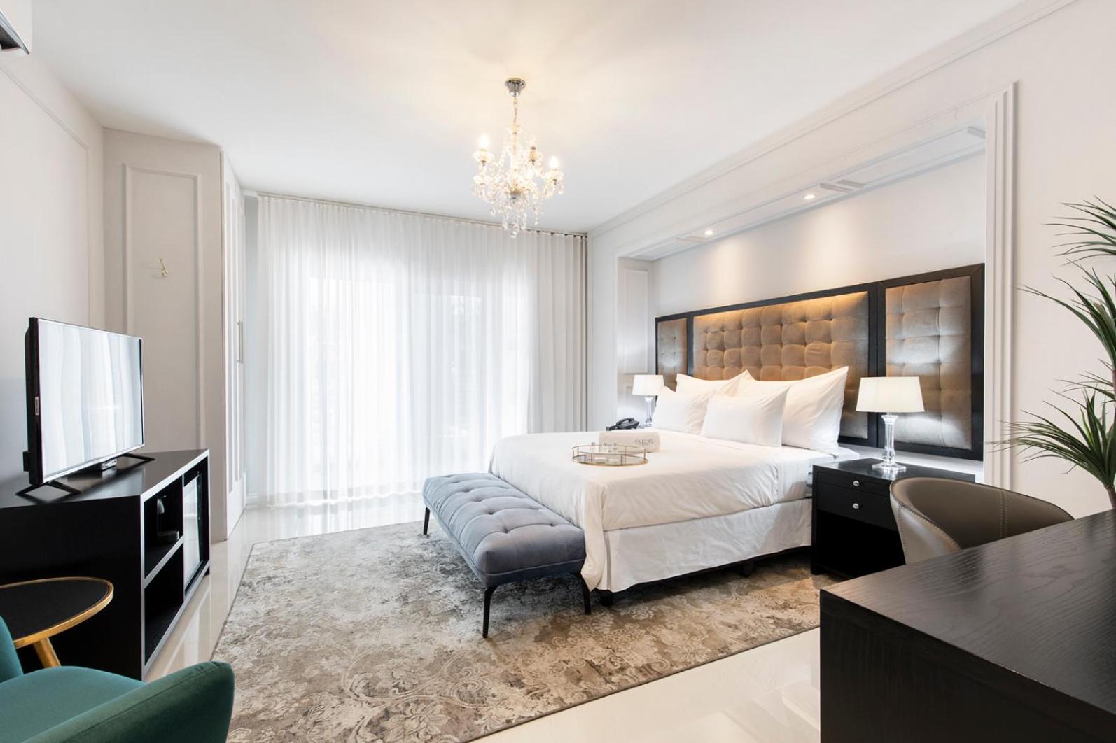 Deluxe Queen Suite