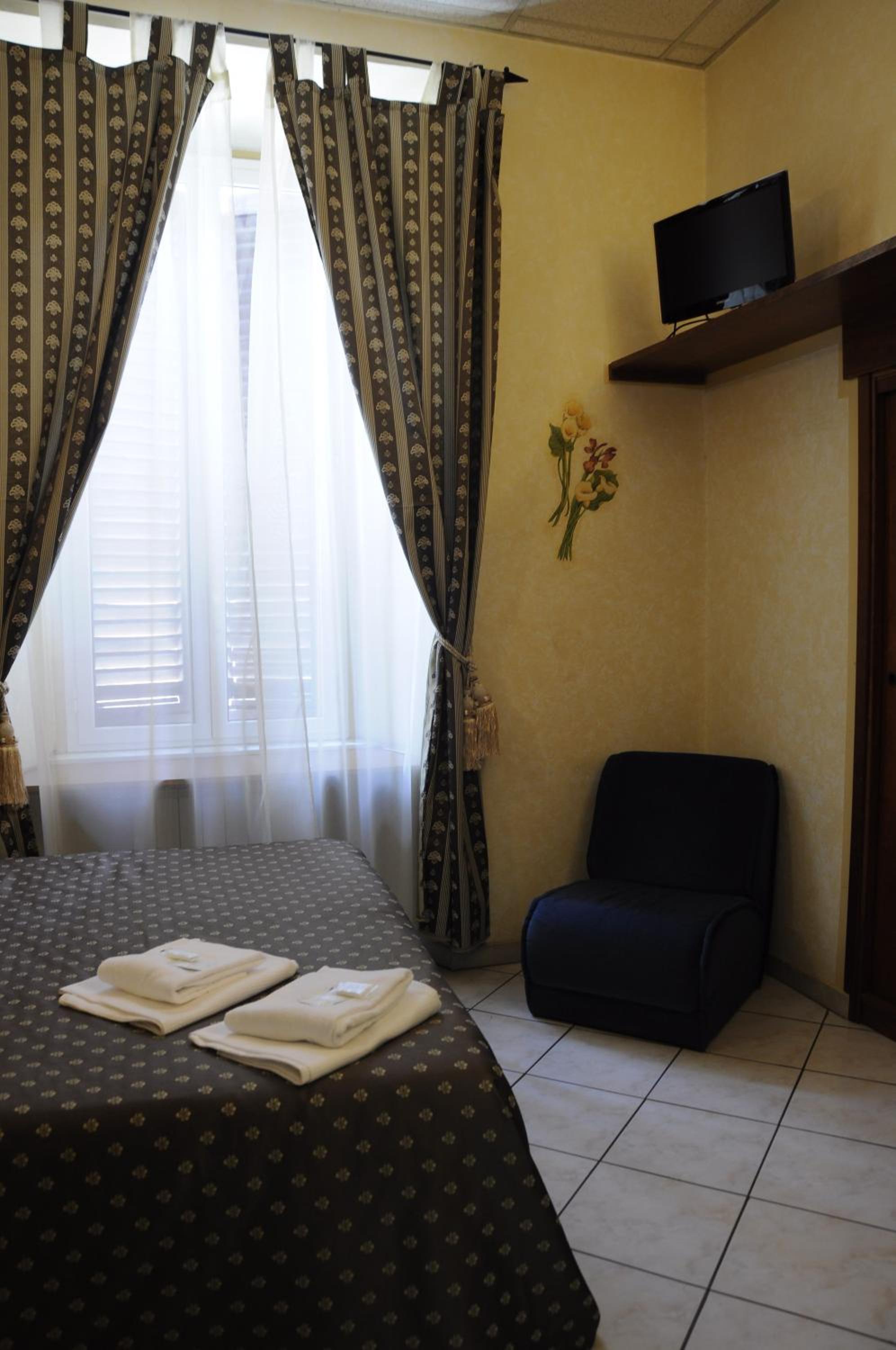 Double Room with Private Bathroom photo 3