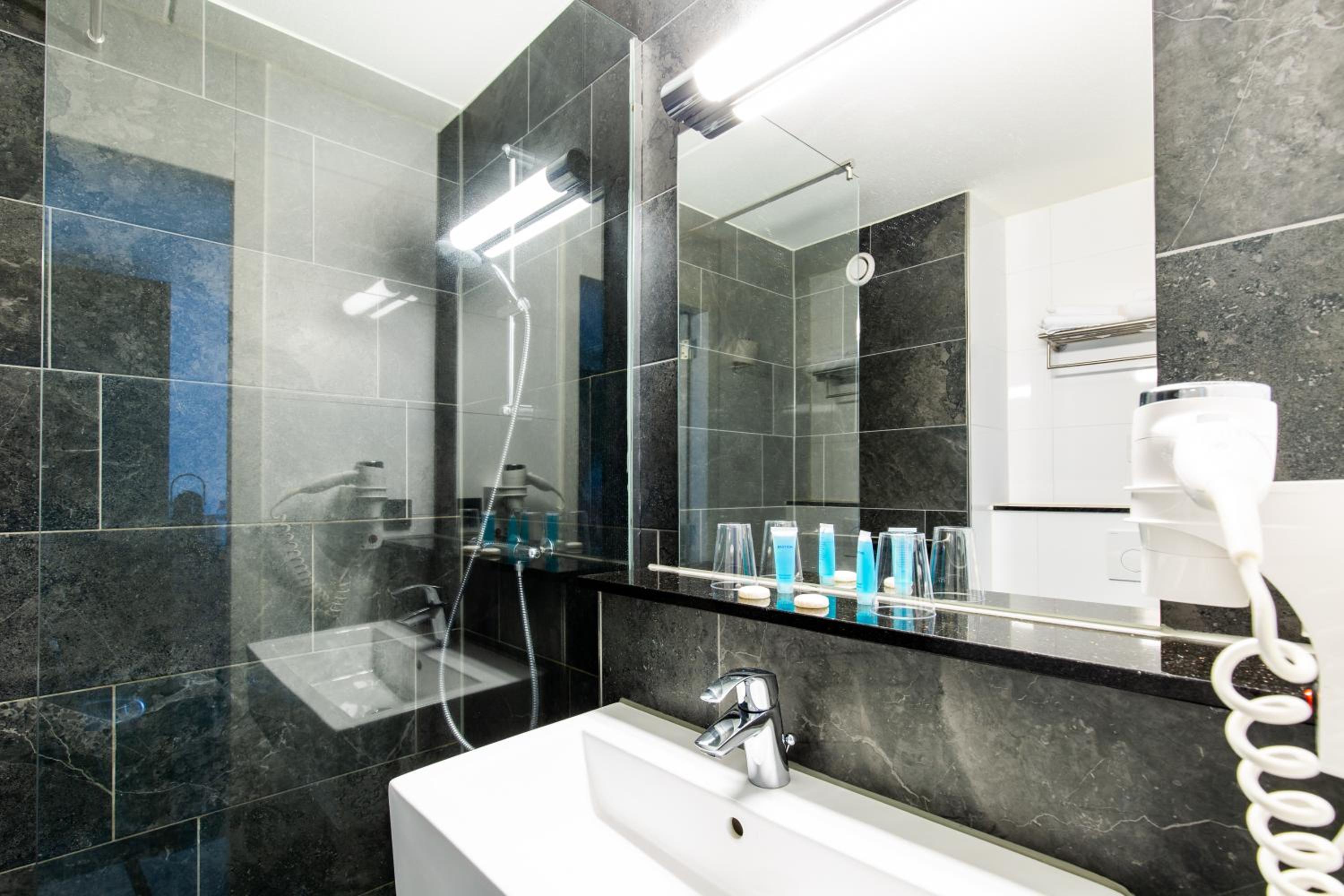 Deluxe Twin Room - Photo 5