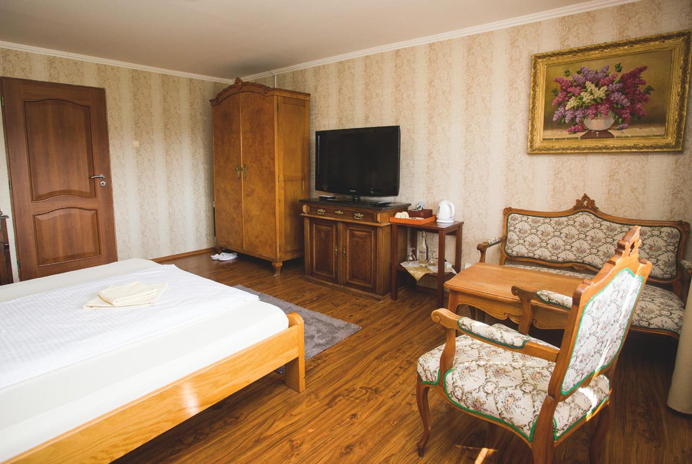 Basic Double Room with Private Bathroom