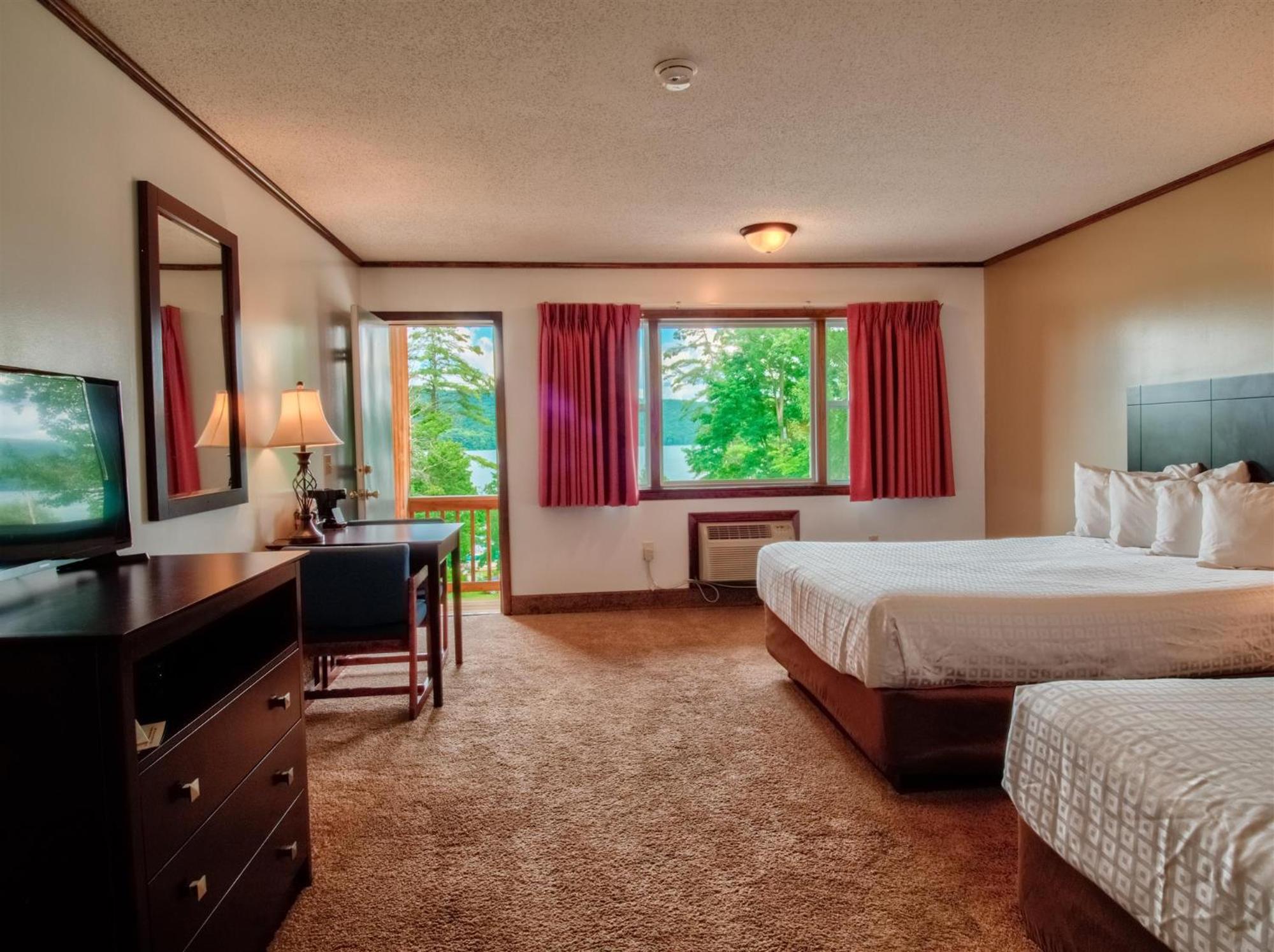 Queen Room with Balcony photo 1