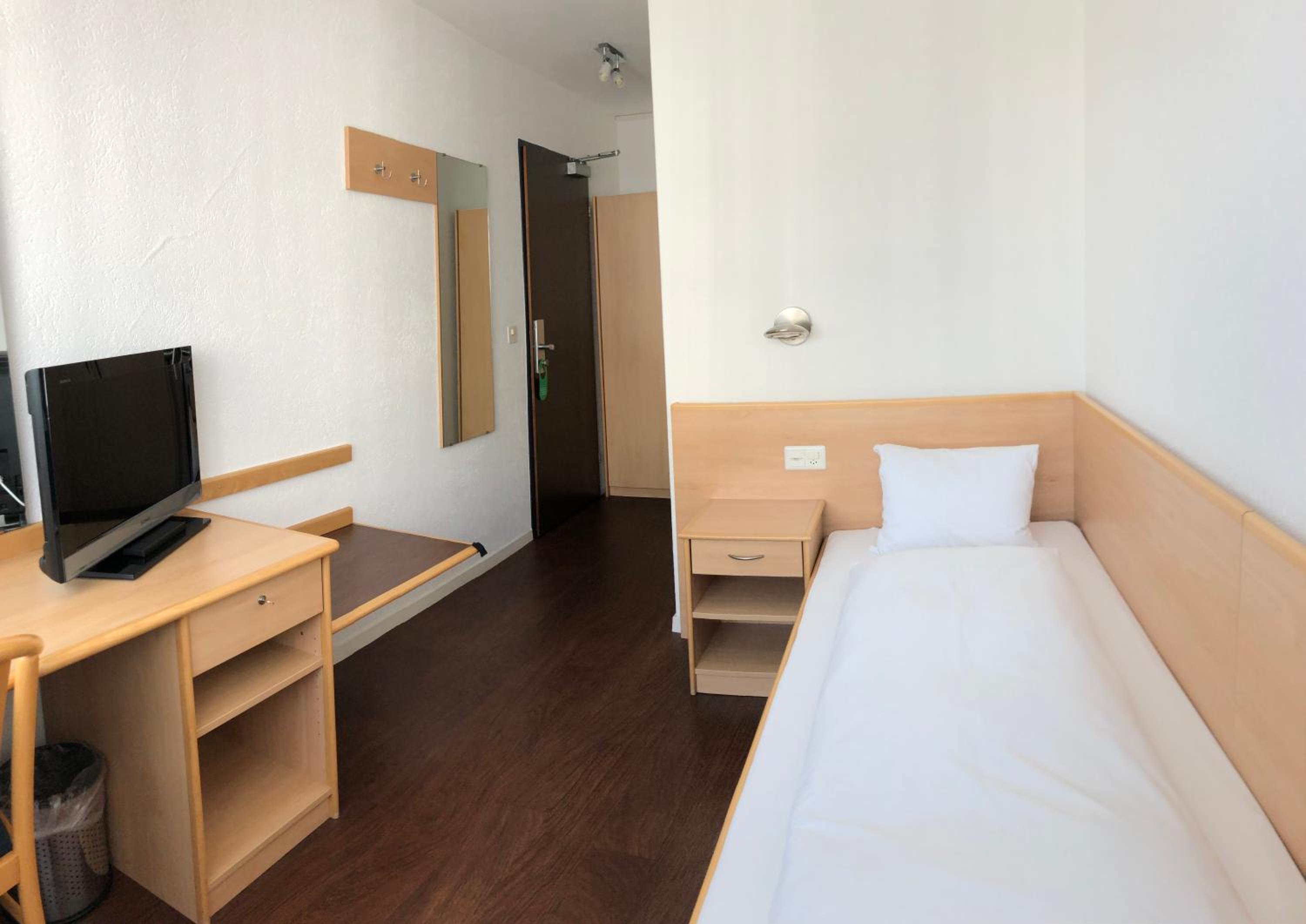 Budget Single Room photo 3