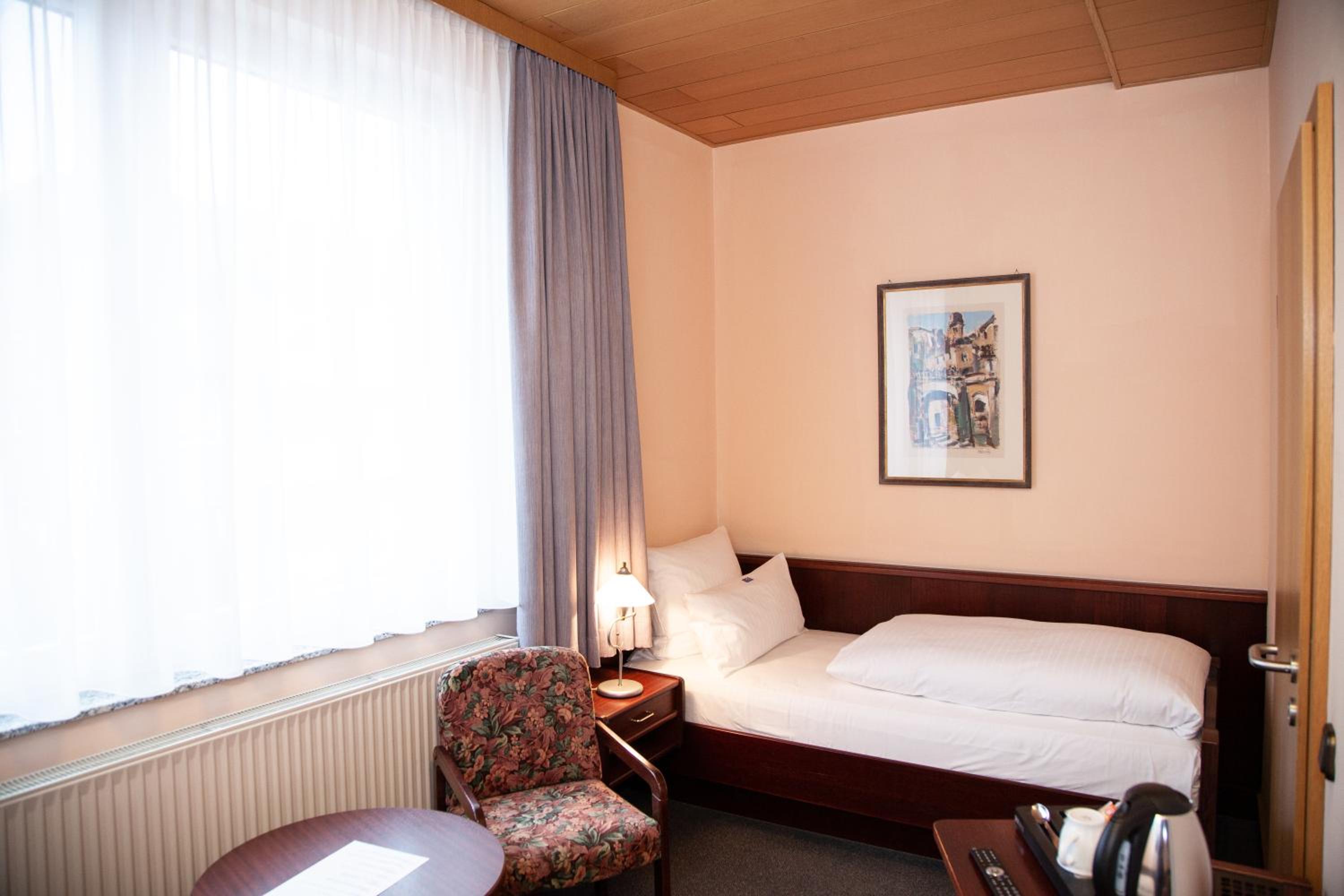 Twin Room - Photo 6