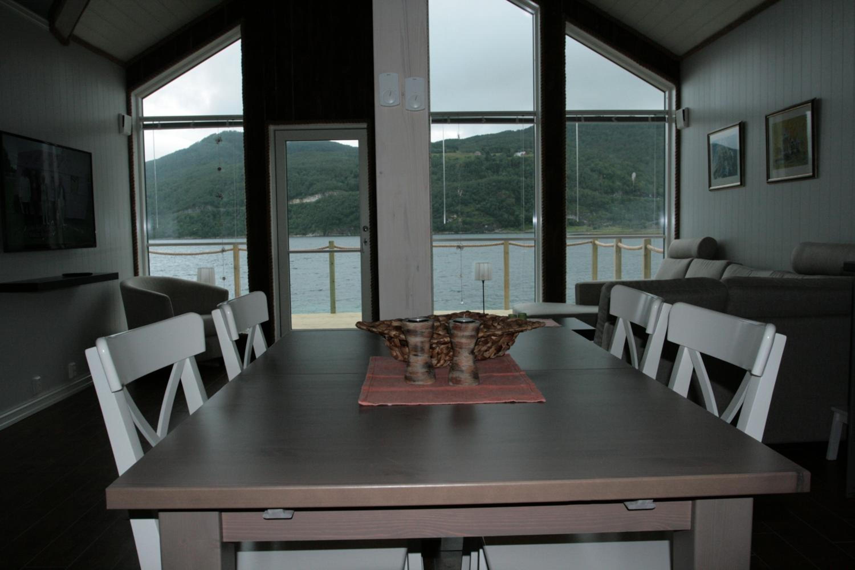 Two-Bedroom Cottage photo 2