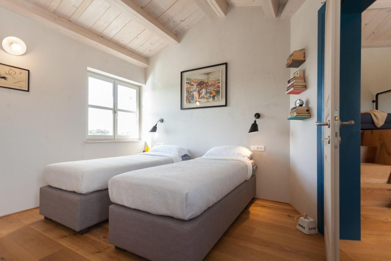 Villa photo 1