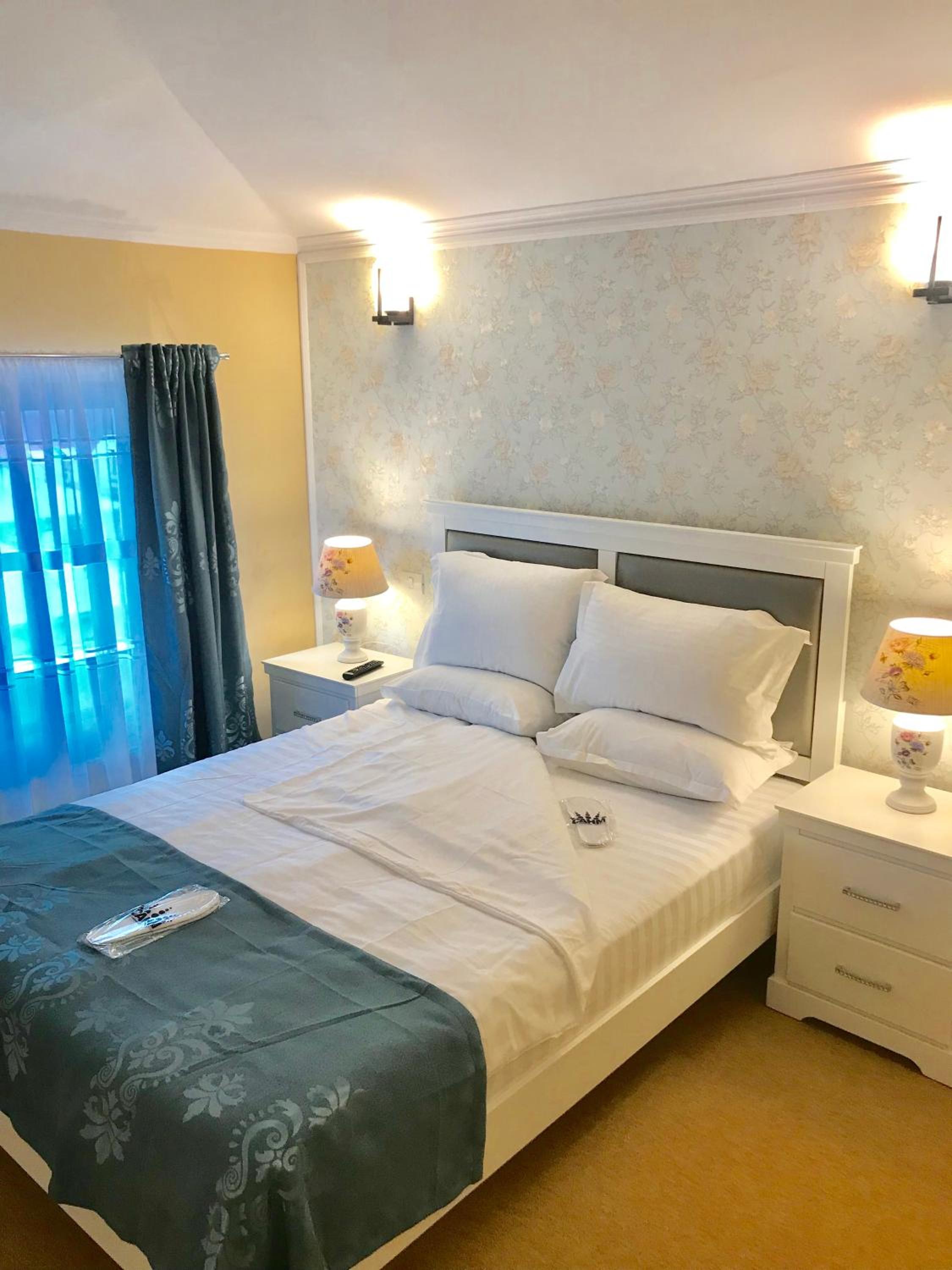 Deluxe Double Room - Photo 19