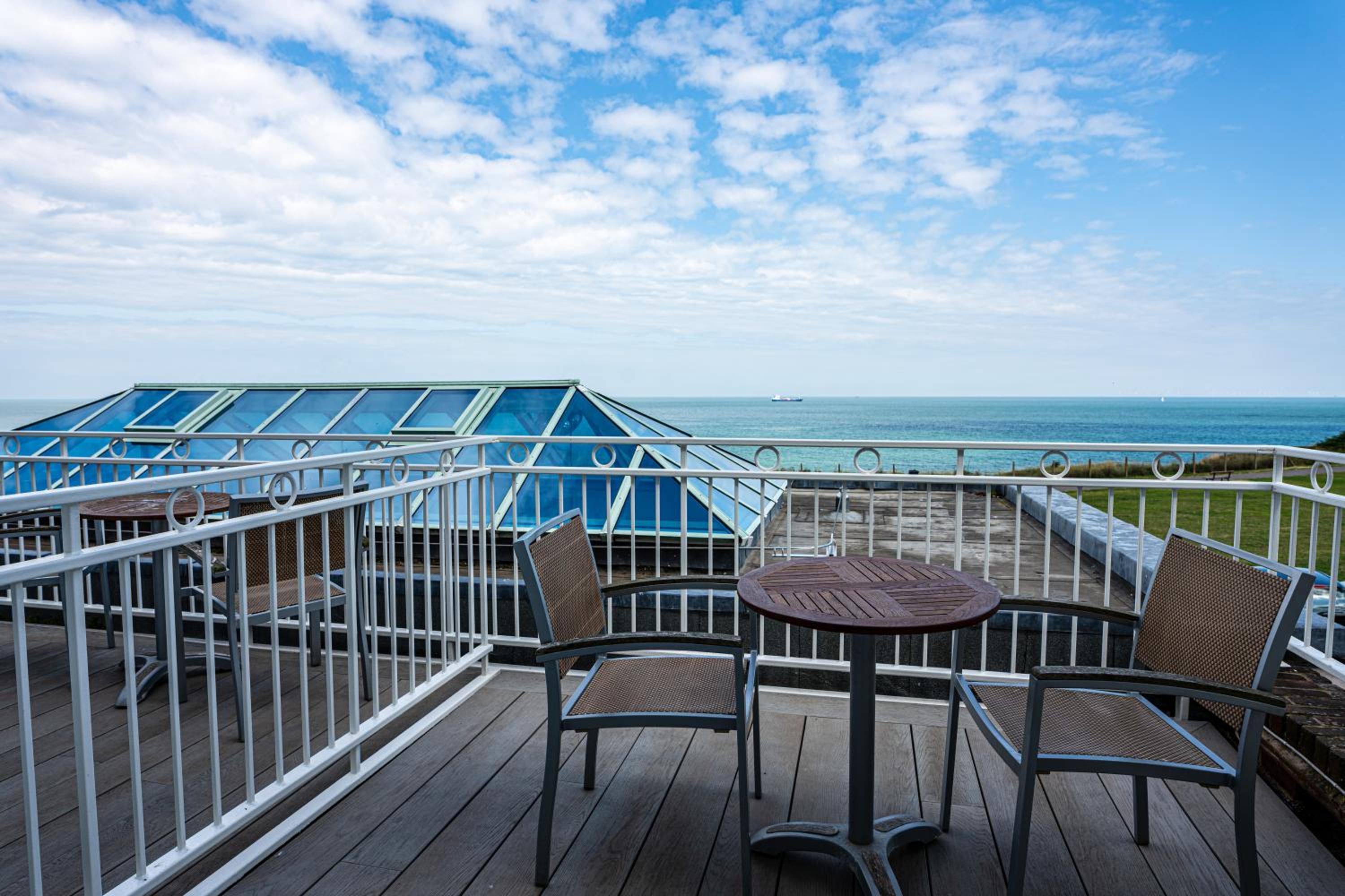 Superior Suite with Sea View - Photo 9