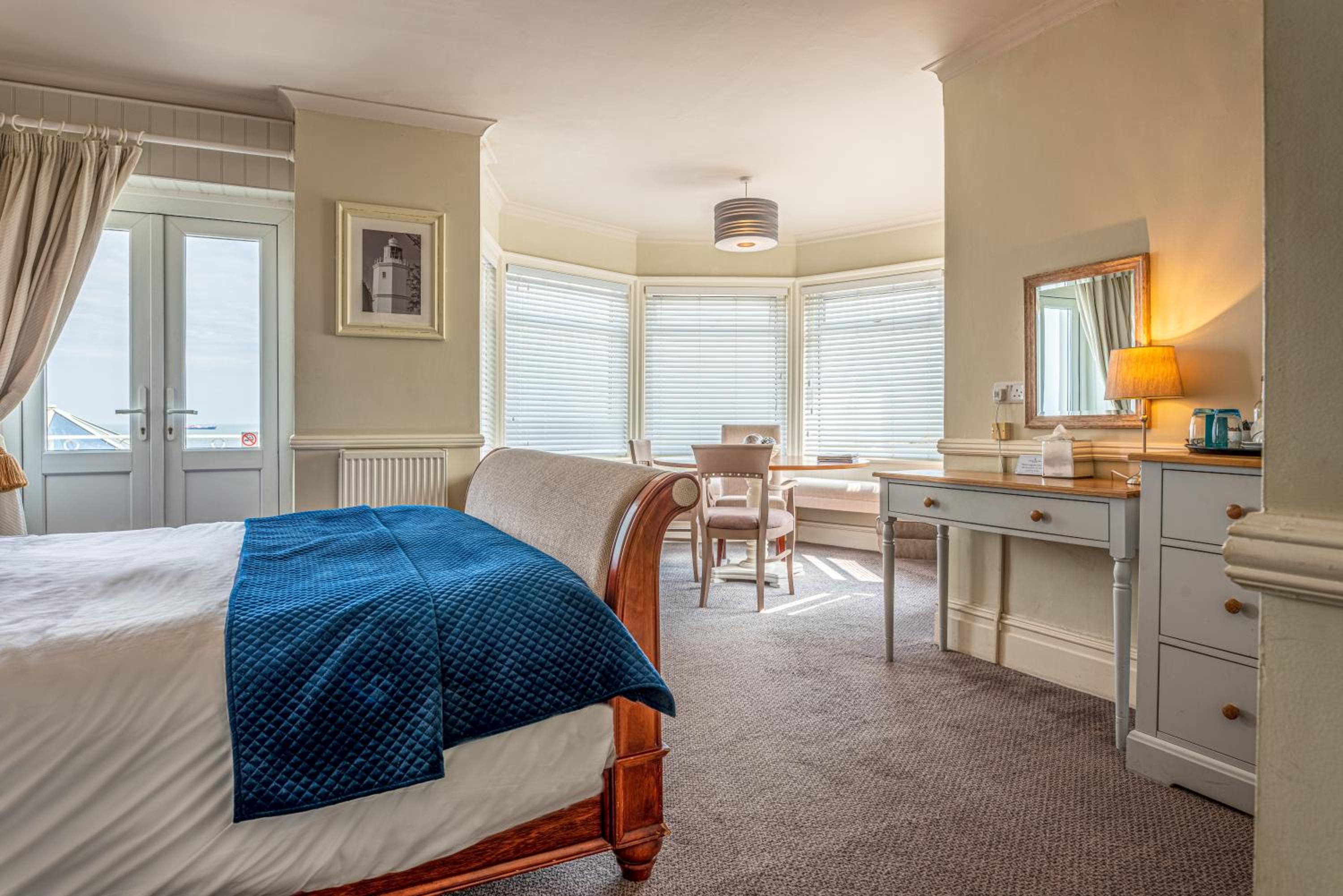 Superior Suite with Sea View - Photo 5
