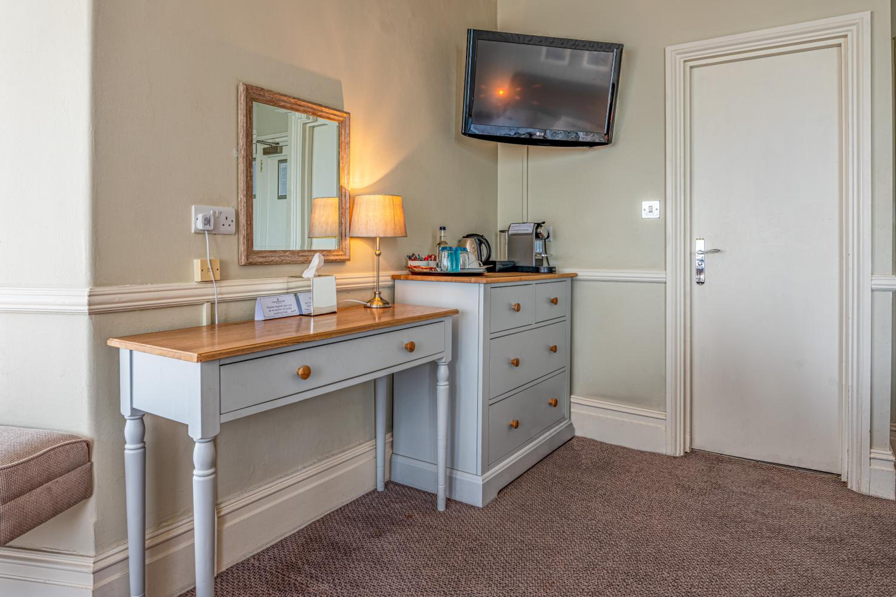 Superior Suite with Sea View - Photo 4