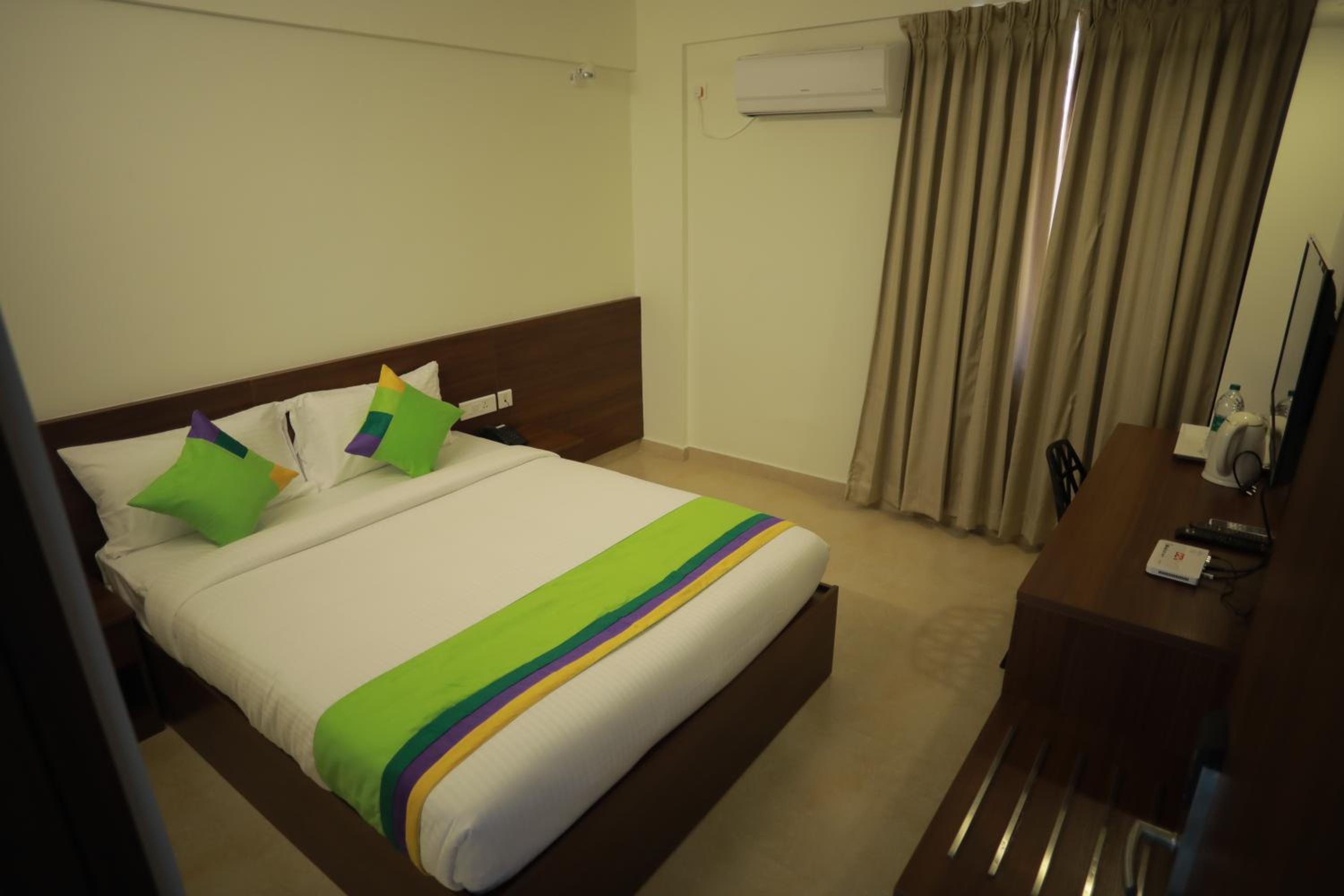 Standard Double Room - Photo 9