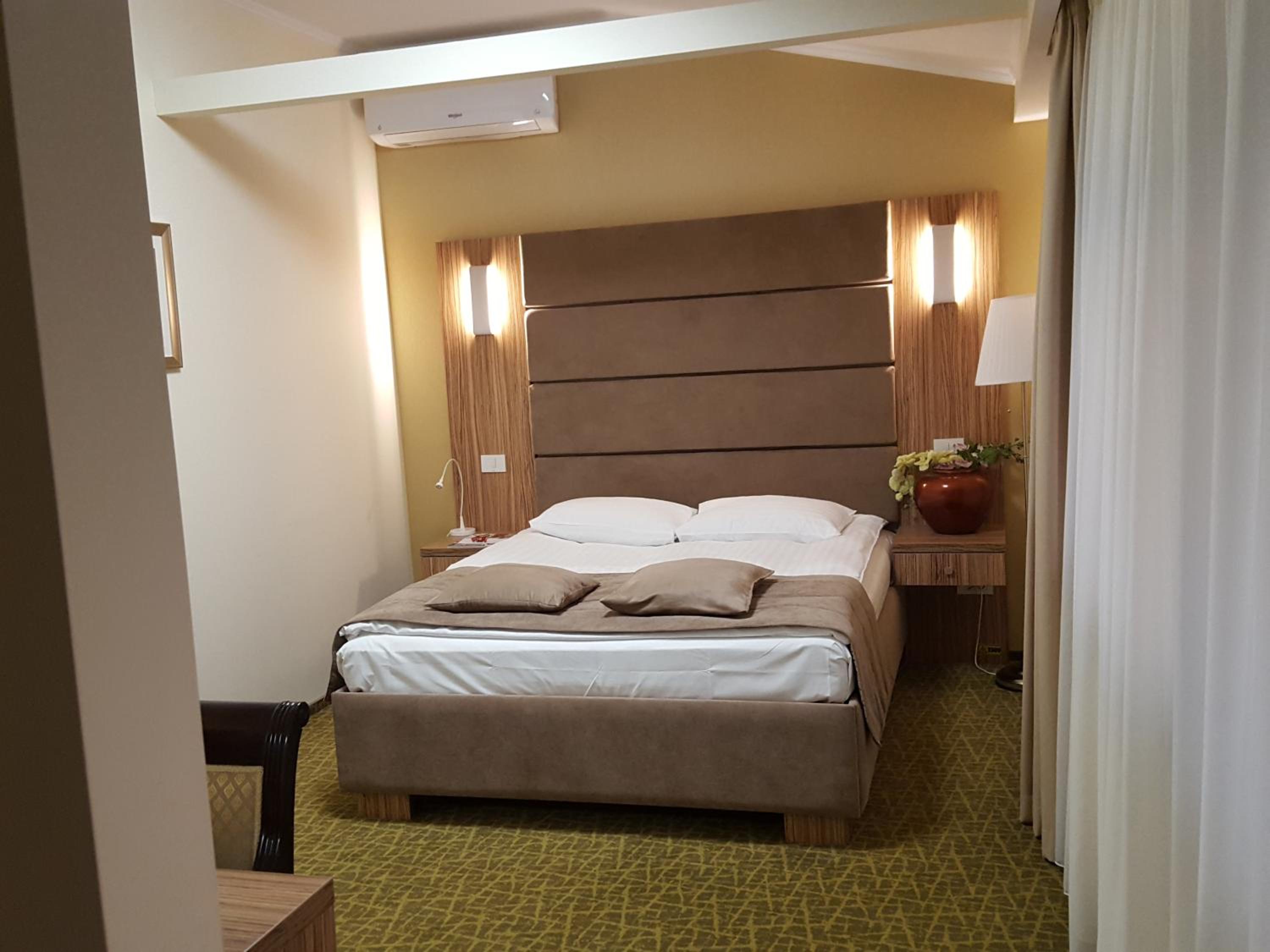 Standard King Room photo 1