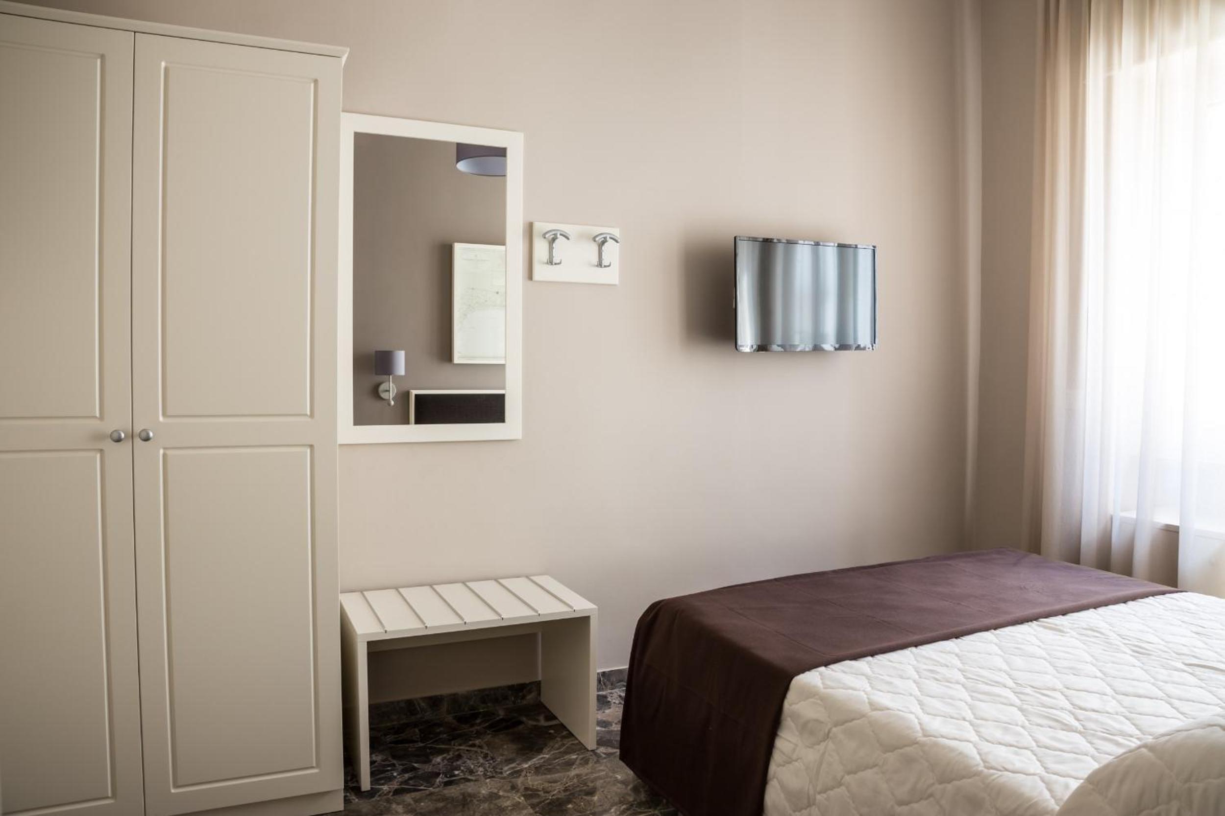Standard Double Room - Photo 10