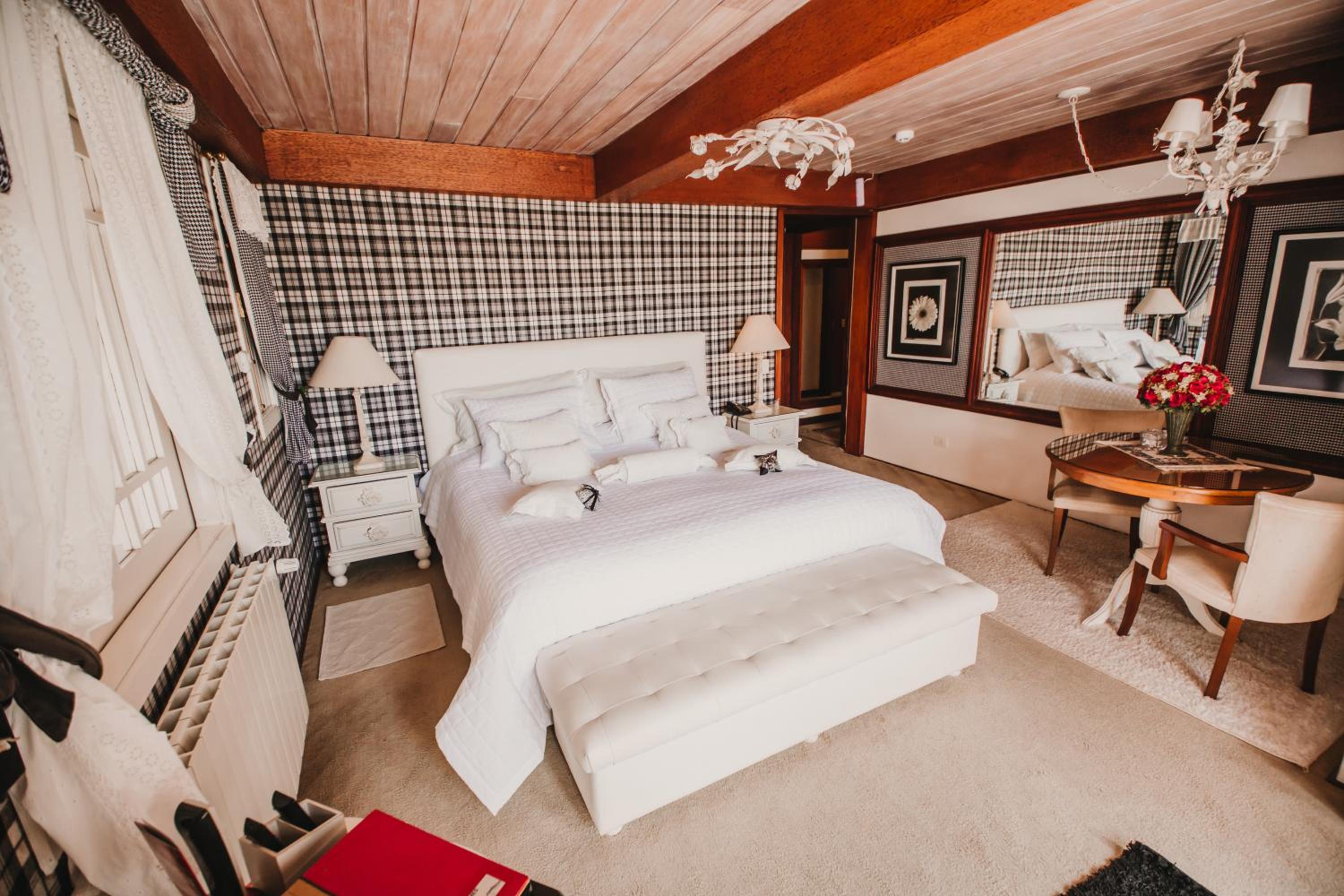 Deluxe Suite With Spa Bath photo 1