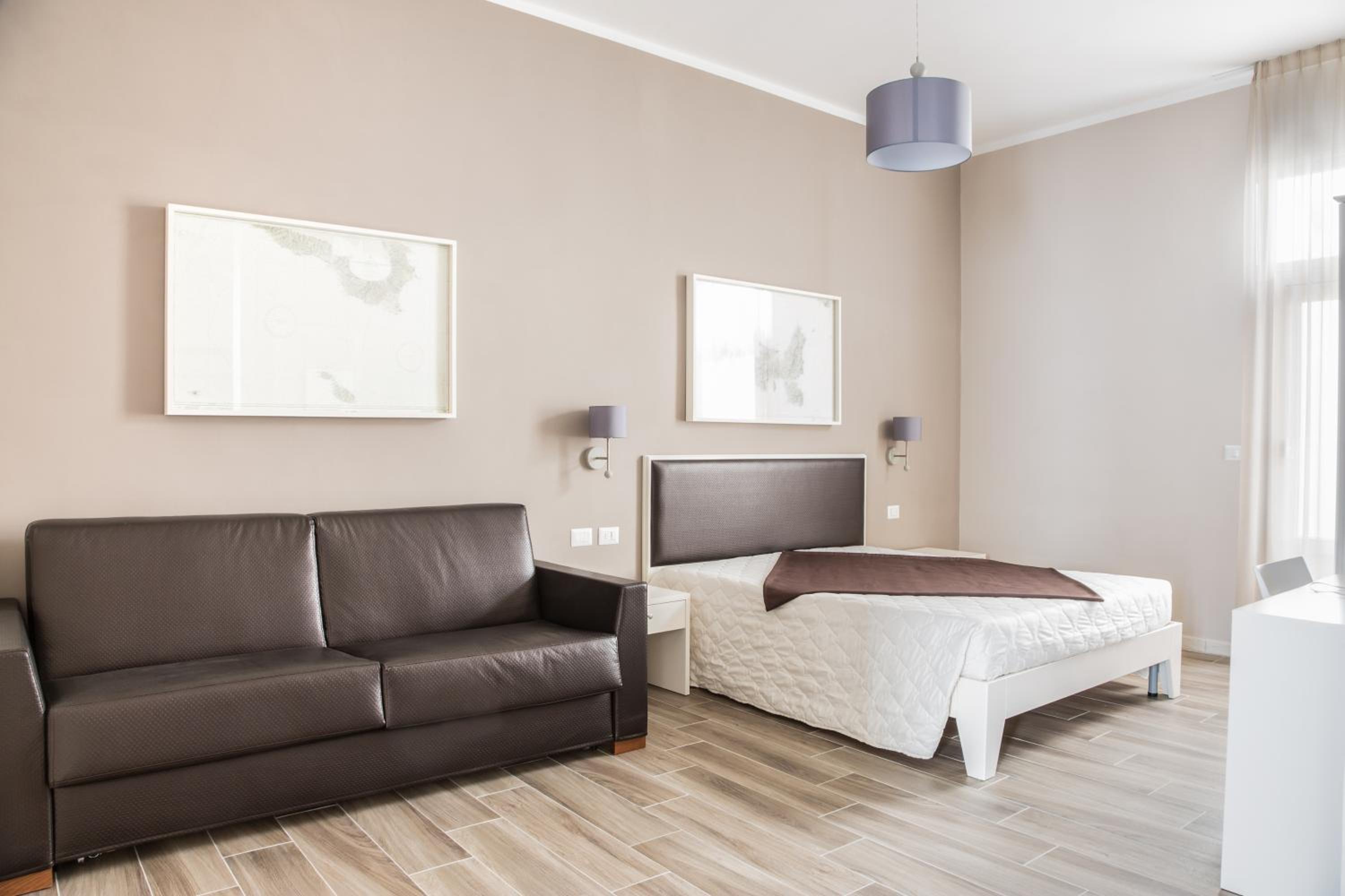 One-Bedroom Apartment - Photo 4