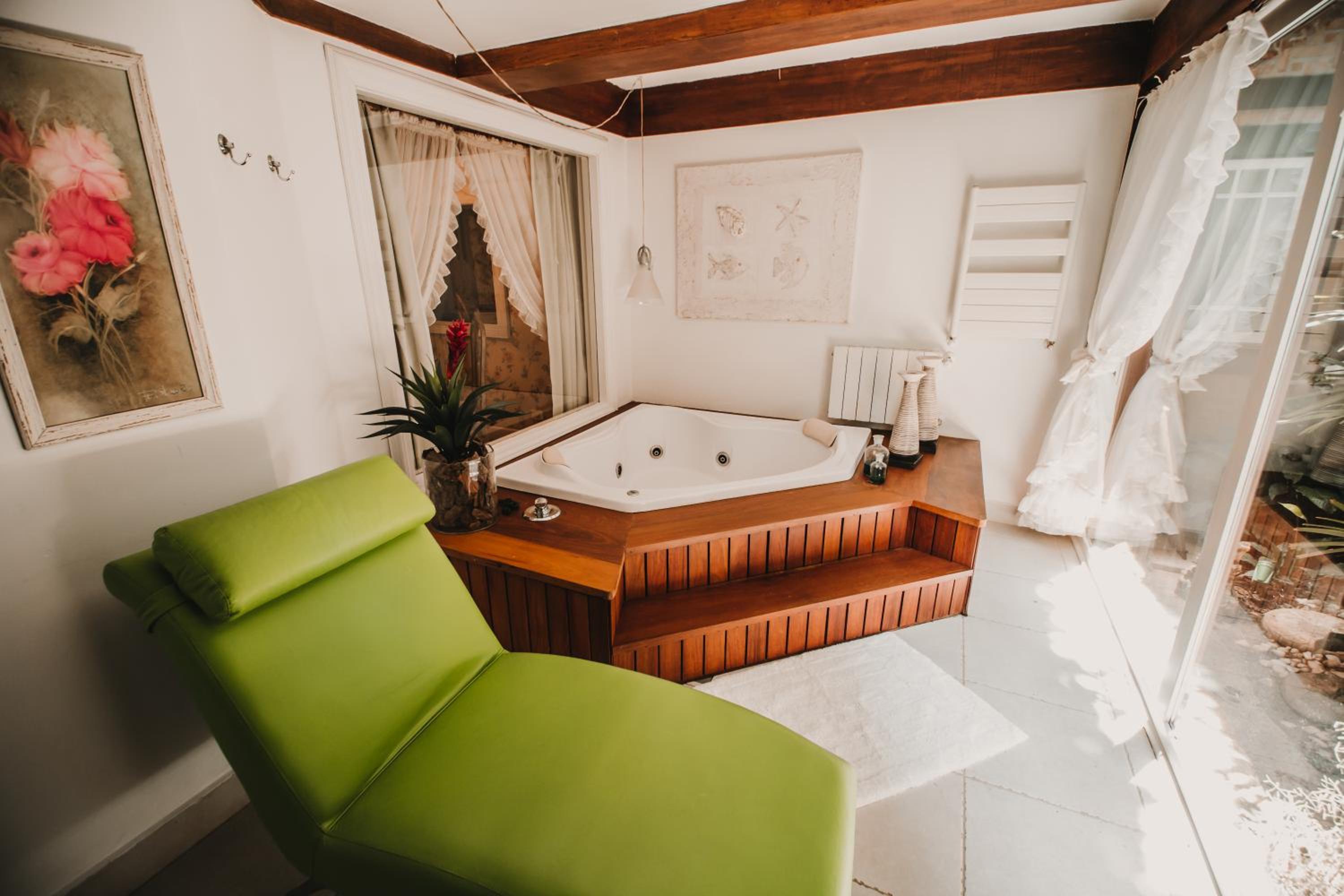 Deluxe Suite With Spa Bath photo 3