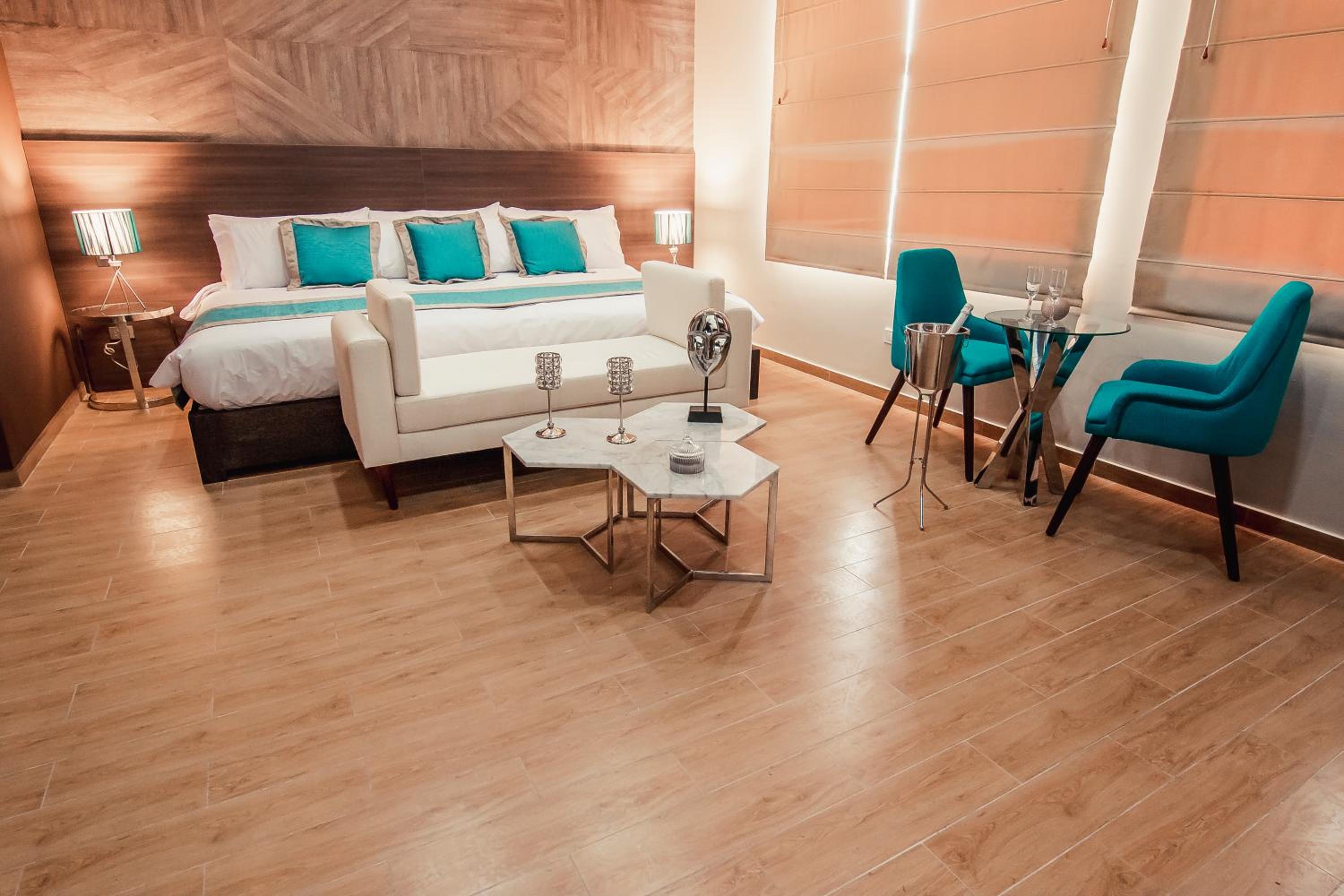 Deluxe Suite with Jacuzzi photo 1