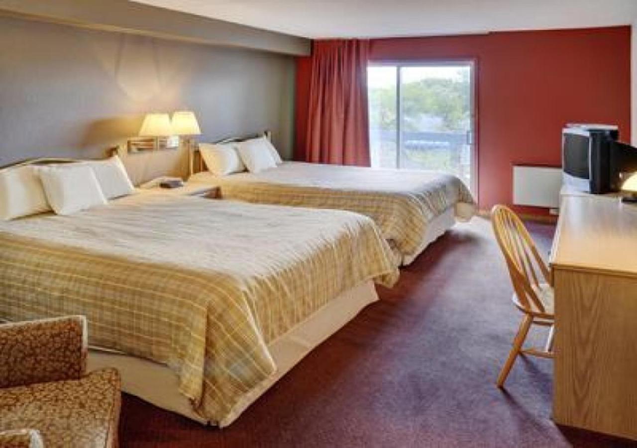 Double Room with Balcony (2 Adults + 1 Child) photo 3