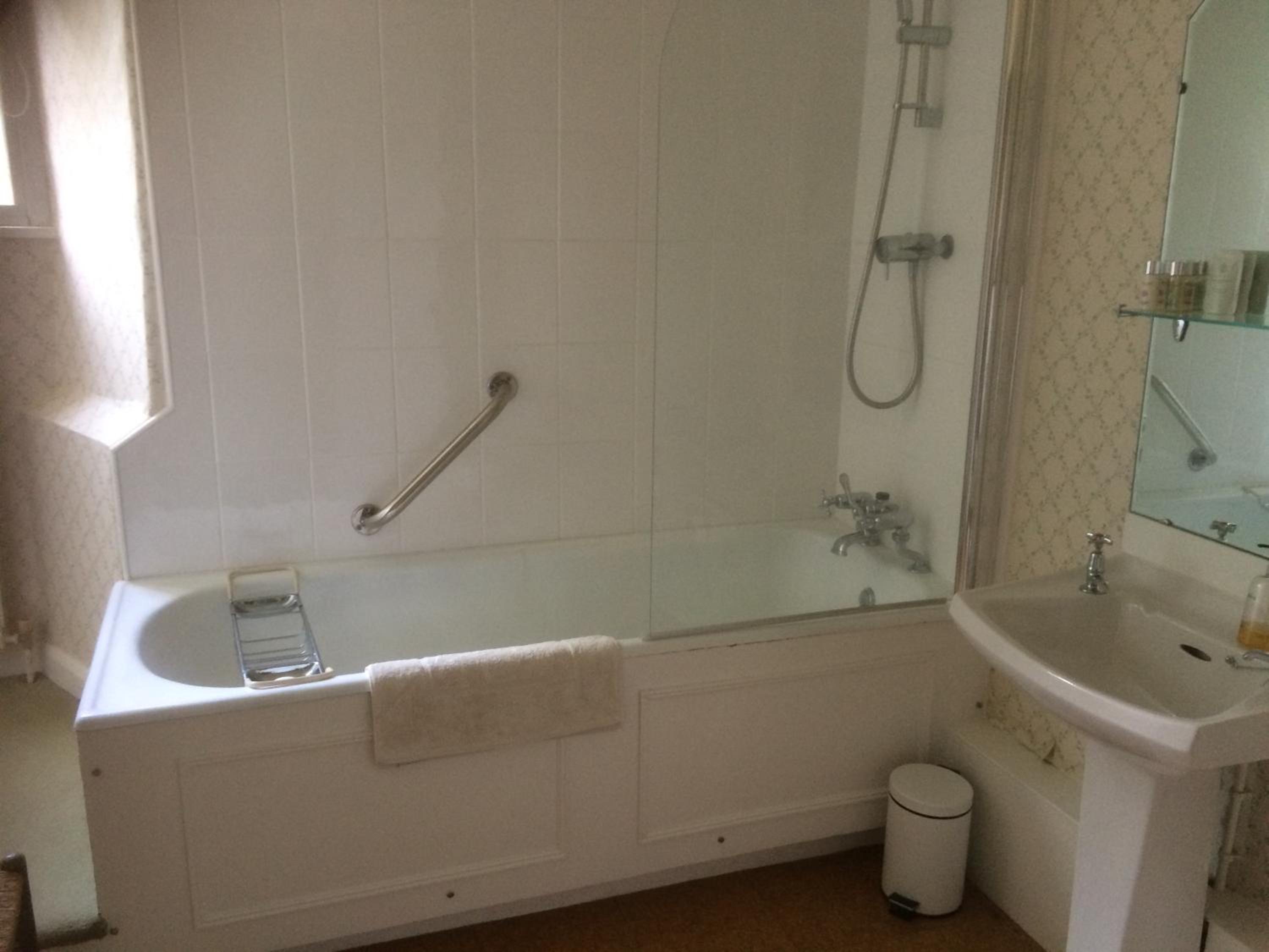 Deluxe Double Room With Shower photo 3