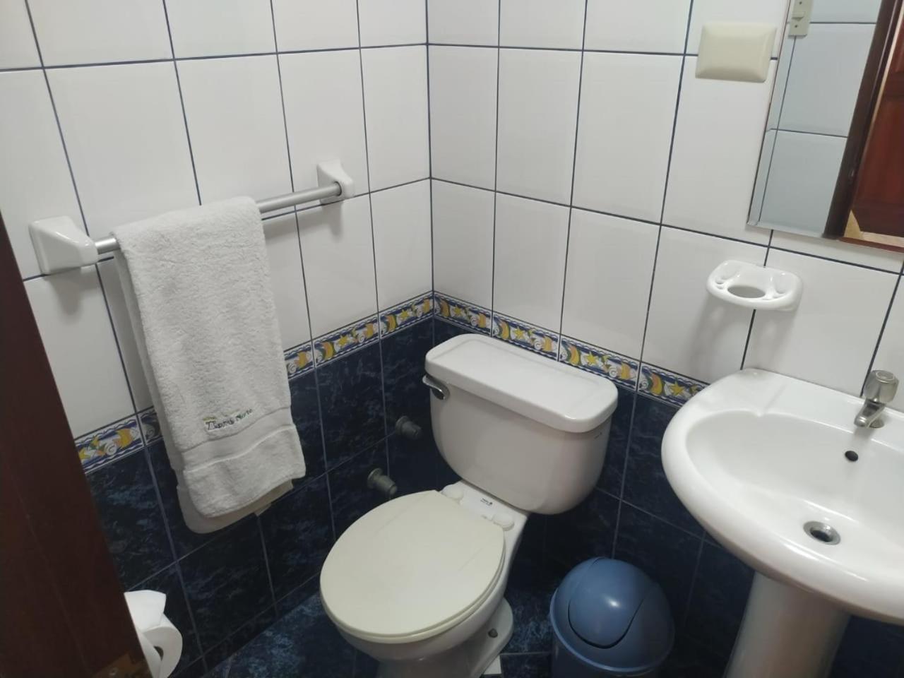 Standard Queen Room photo 2