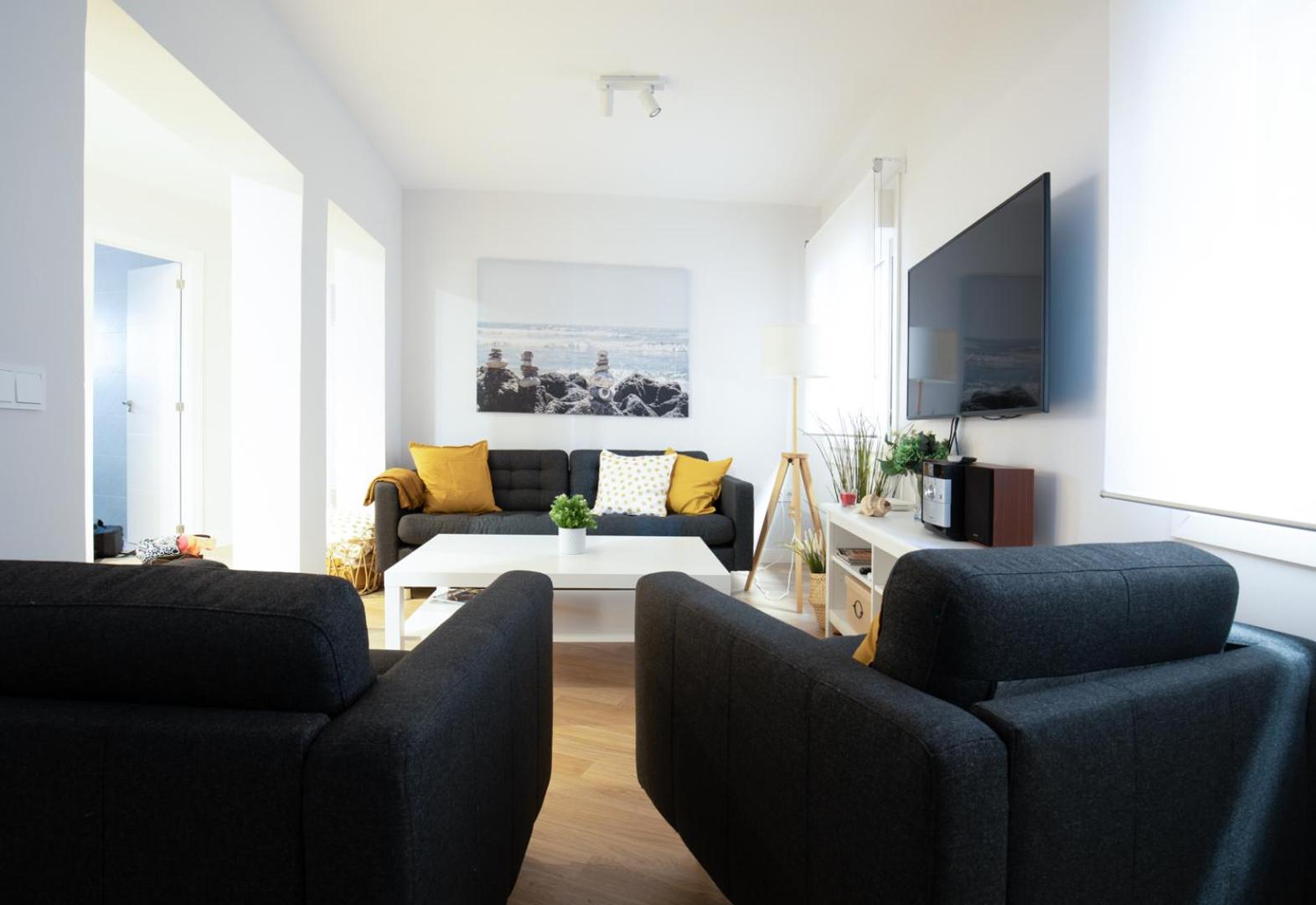 Three-Bedroom Apartment - Photo 5