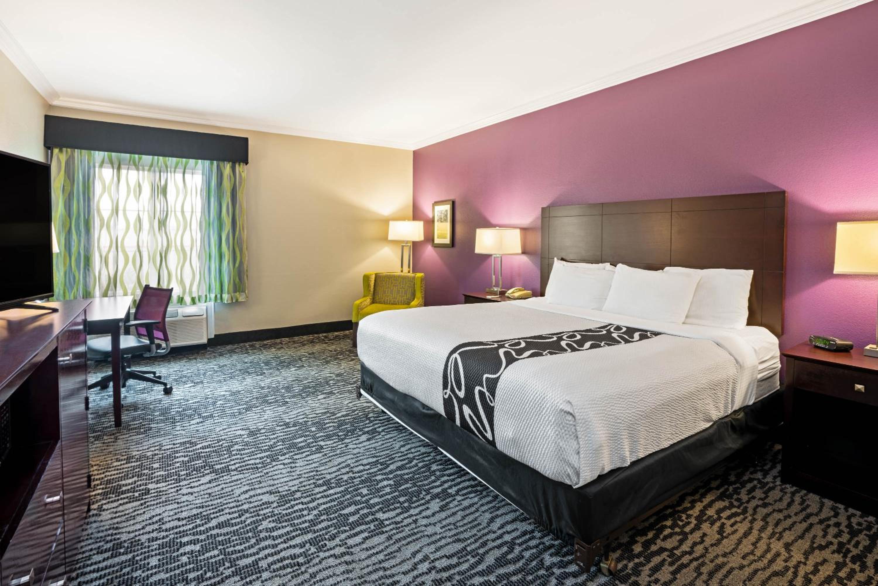 Deluxe King Room - Photo 1